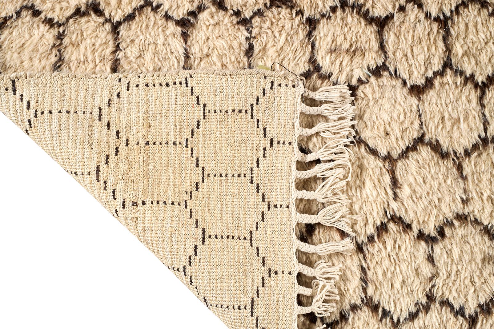 20th Century Moroccan Berber Rug in Honeycomb Pattern For Sale