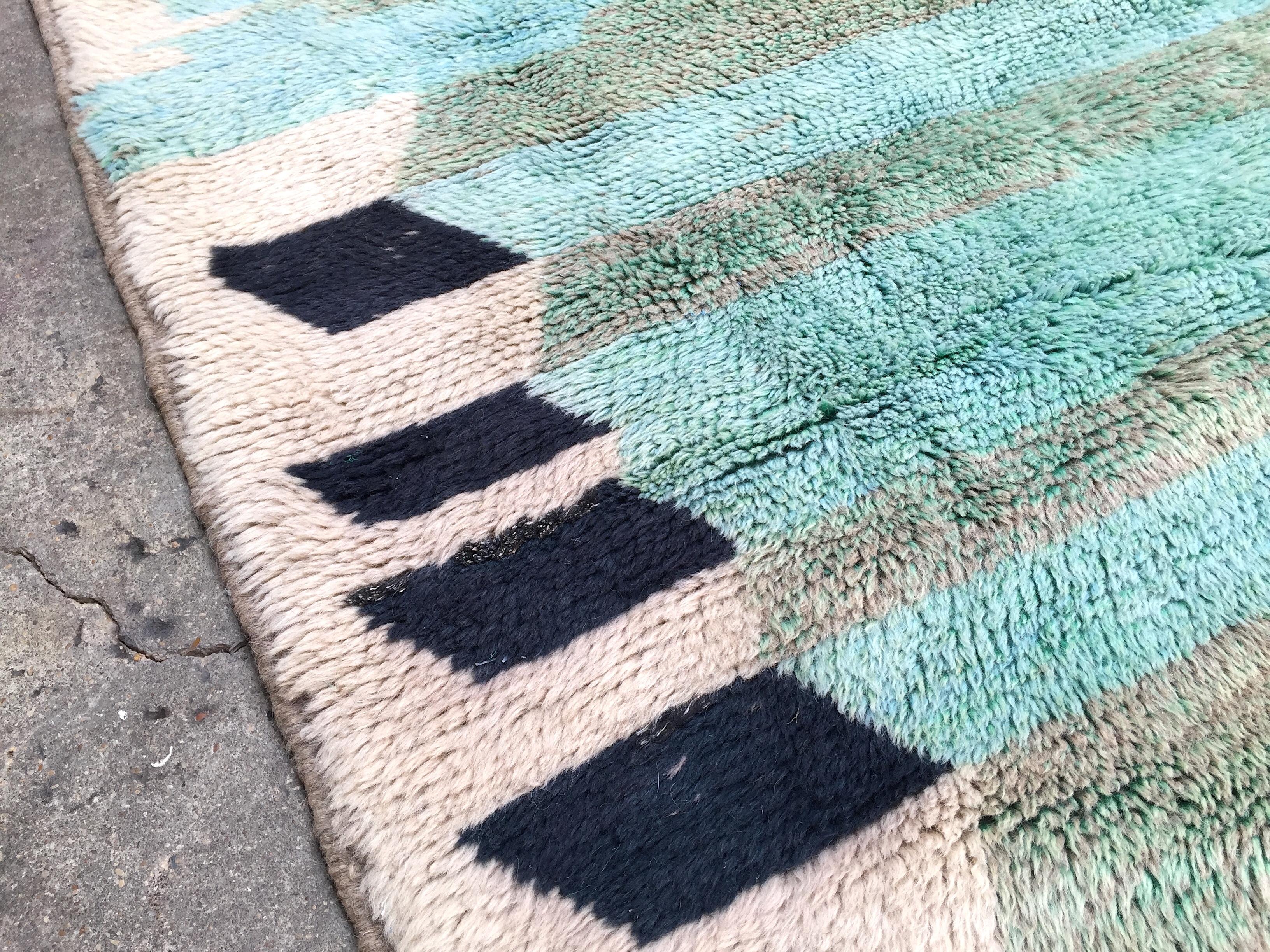 Moroccan Berber Rug, Middle Atlas Carpet, Green Blue and Grey Wool, Contemporary In Excellent Condition In Paris, FR