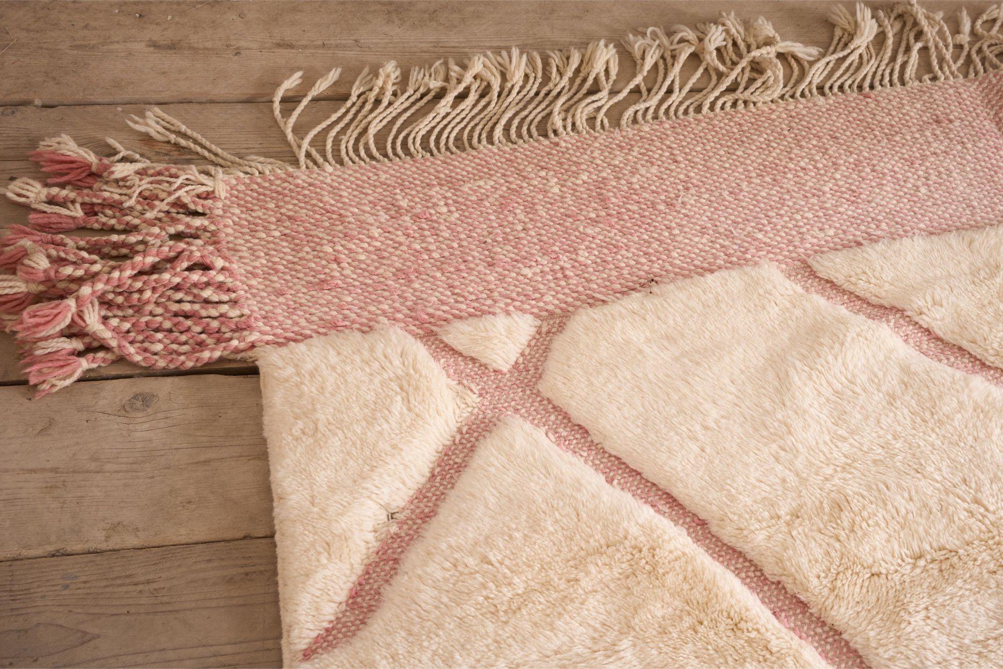 Moroccan Berber rug - Pink and white #1 2