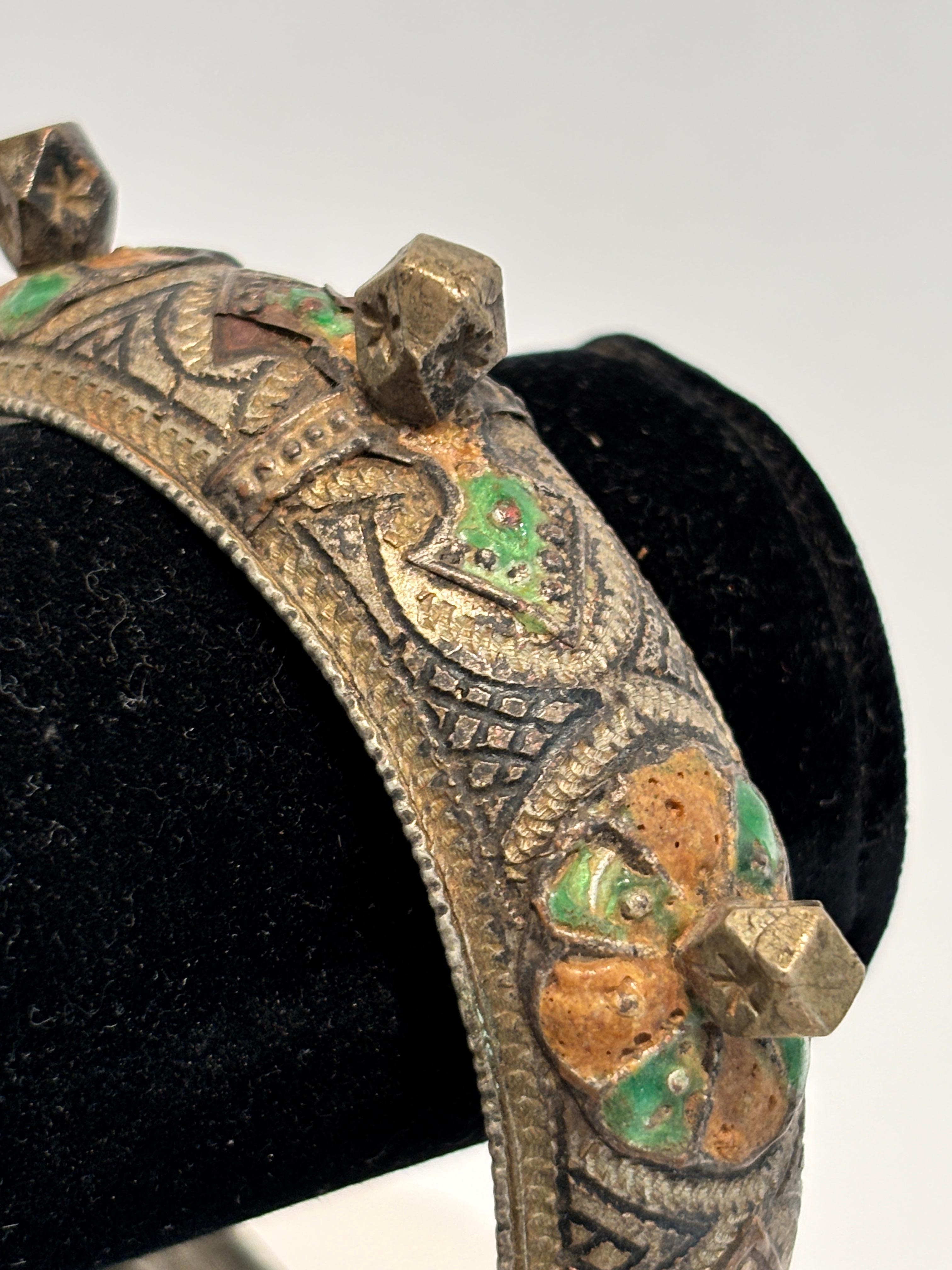 Bracelet berbère marocain en argent avec émail vert et orange en vente 7