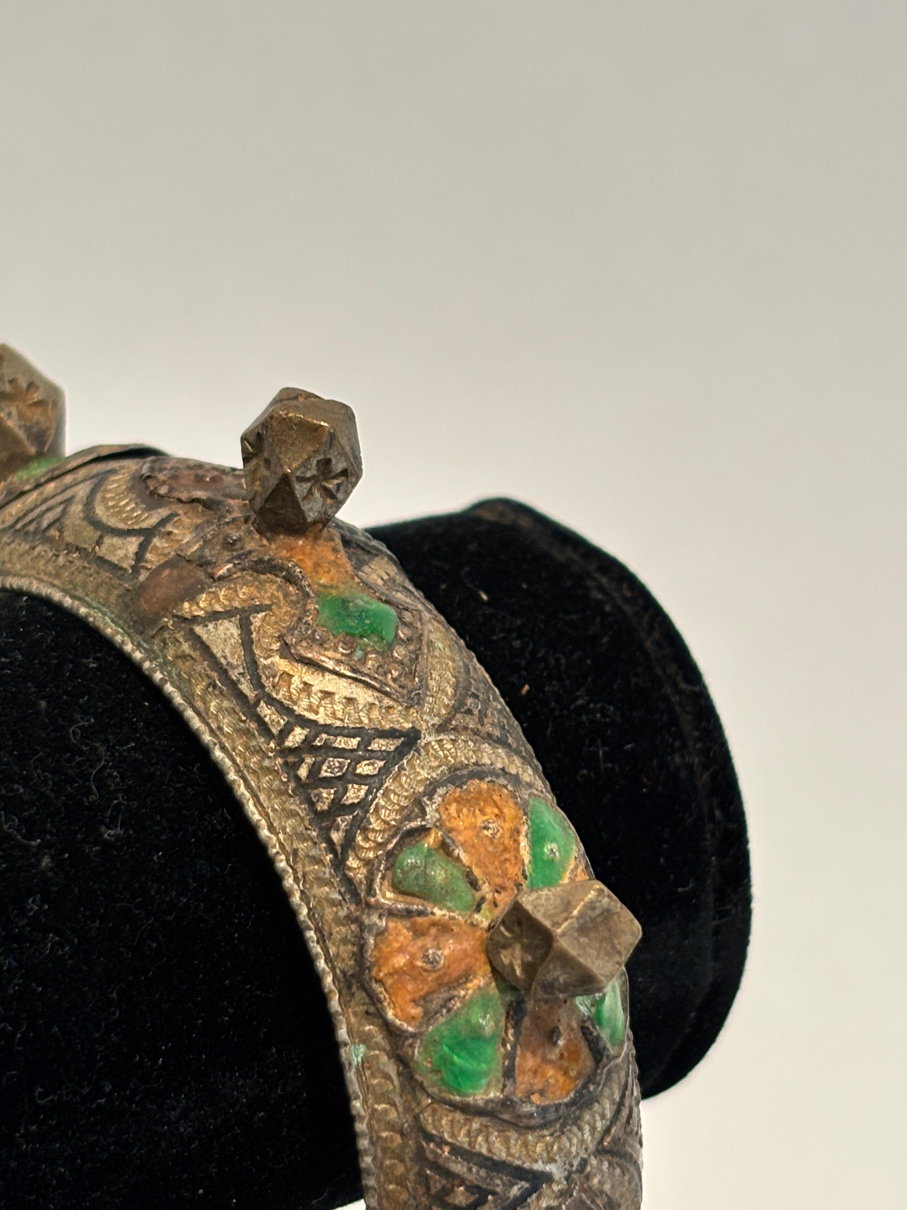 Bracelet berbère marocain en argent avec émail vert et orange en vente 8