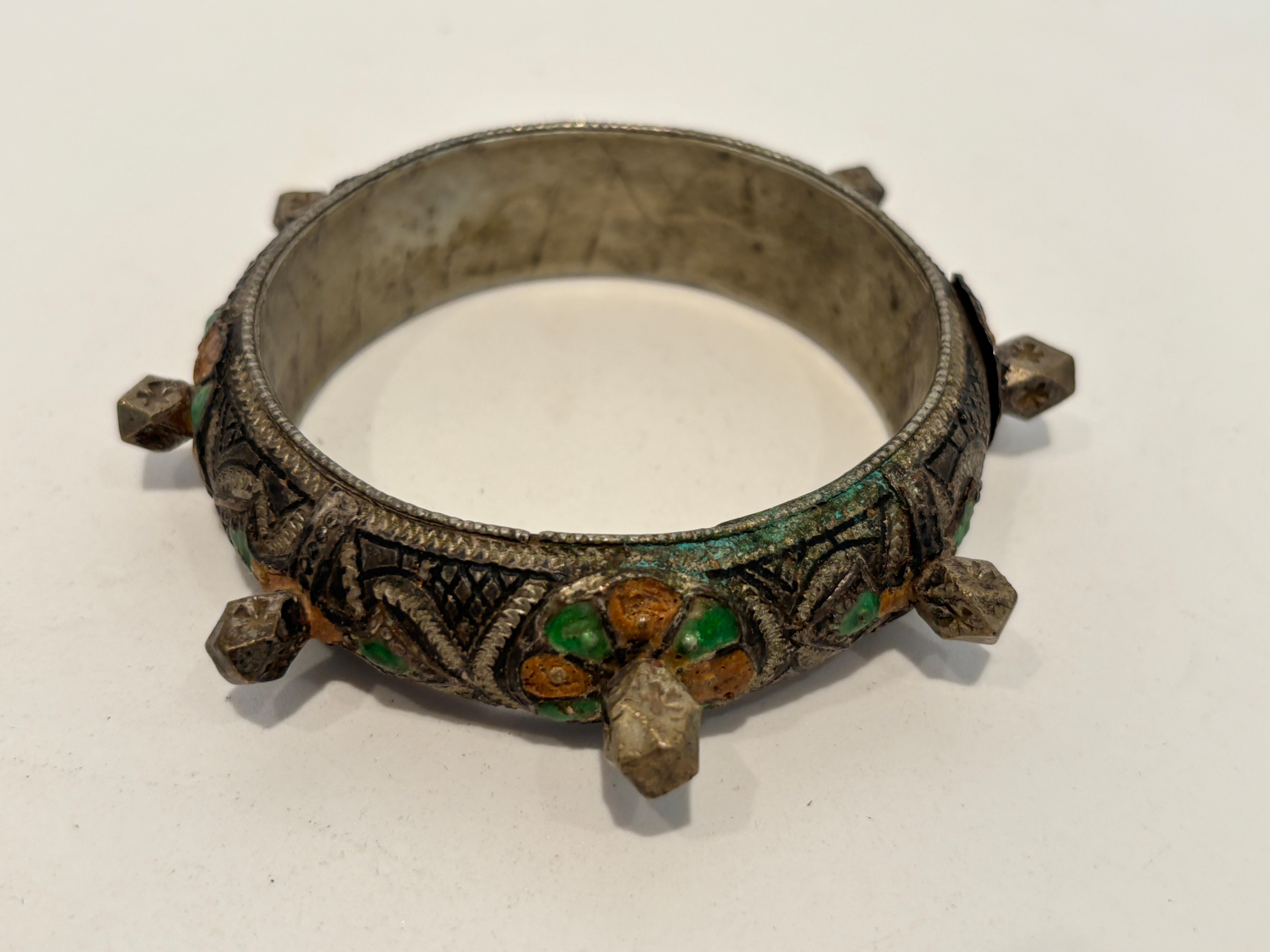 Bracelet berbère marocain en argent avec émail vert et orange Pour femmes en vente