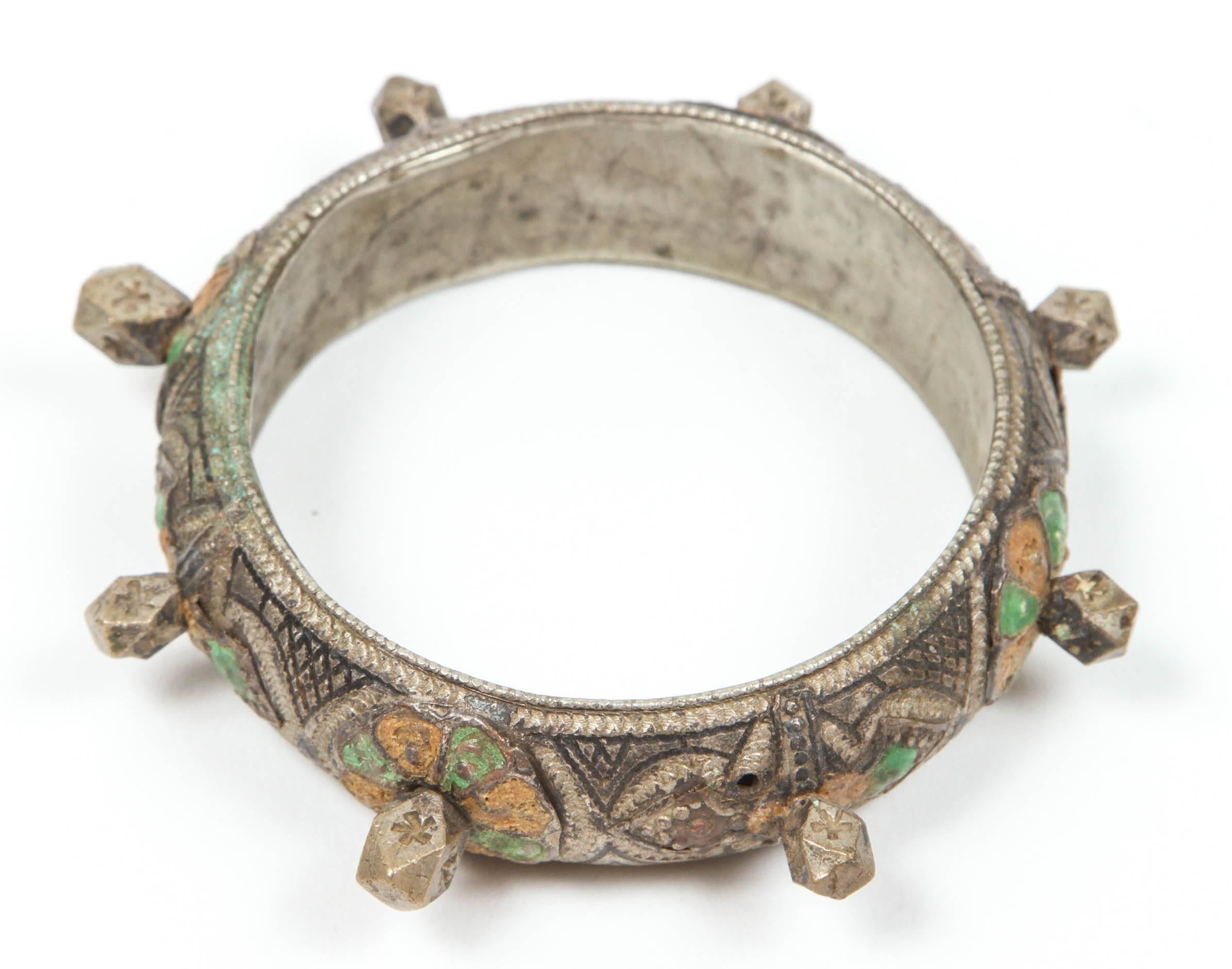 Moroccan Berber Silver Bracelet with Green and Orange Enamel For Sale 1