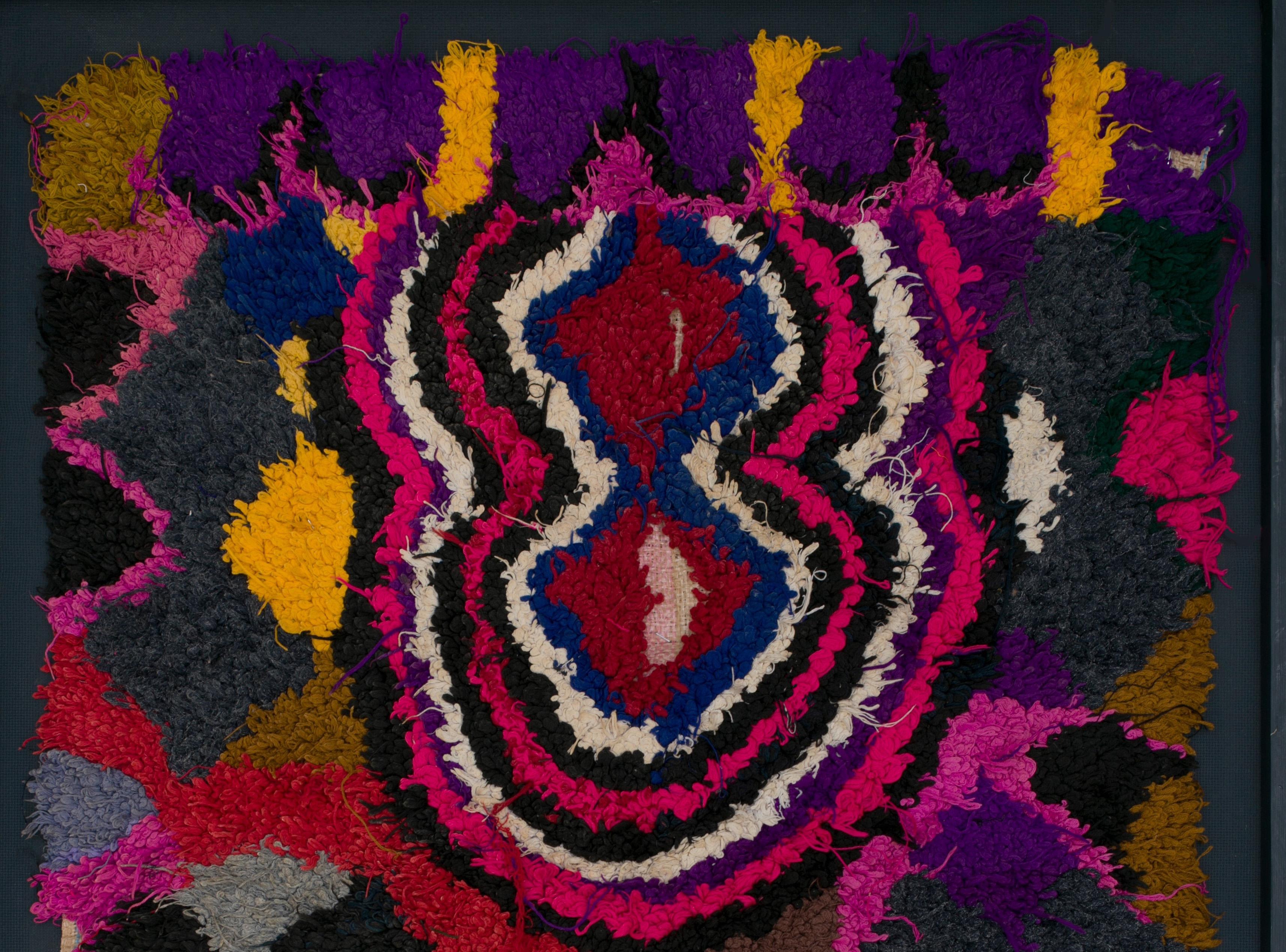 Rectangular format for this vintage tapestry made by Berber women from the Atlas Mountains.
Made from woollen ends and other threads, embroidered on wasted plastic bags of cereals, this unique and vintage work is the demonstration of the Secret