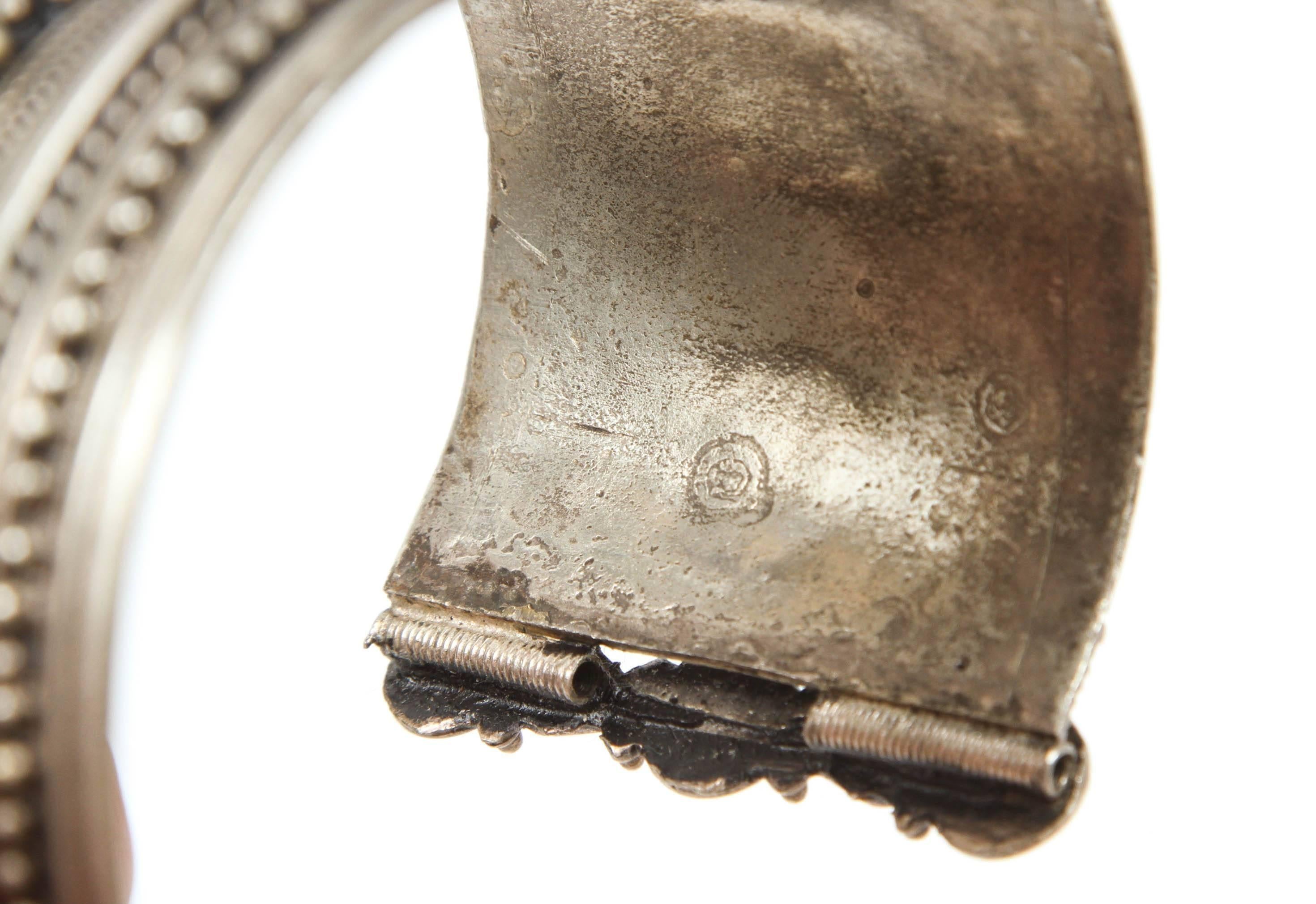 Brazalete tribal bereber marroquí de plata en venta 3