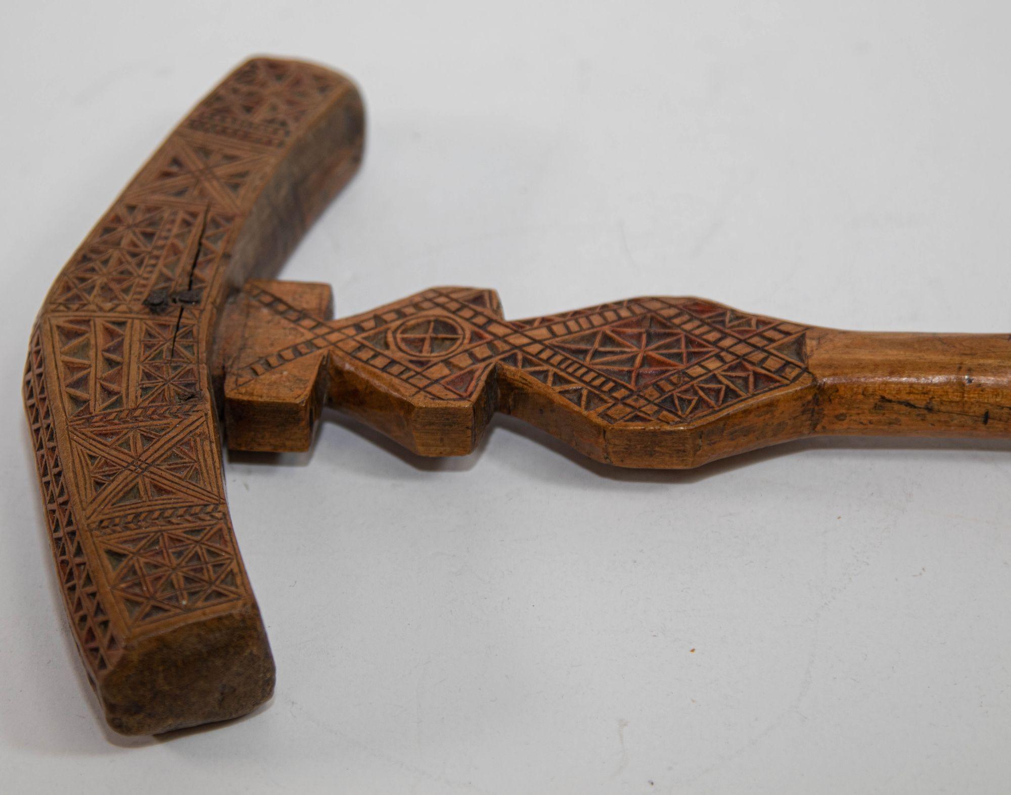 Moroccan Berber Wooden Sugar Hammer Marteau a Sucre Deggaga In Good Condition For Sale In North Hollywood, CA
