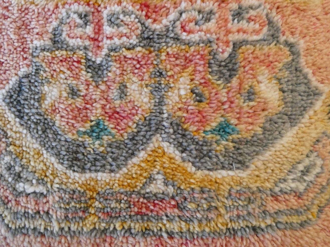 Puf marroquí vintage de lana Cojín de suelo Tejido a mano en venta