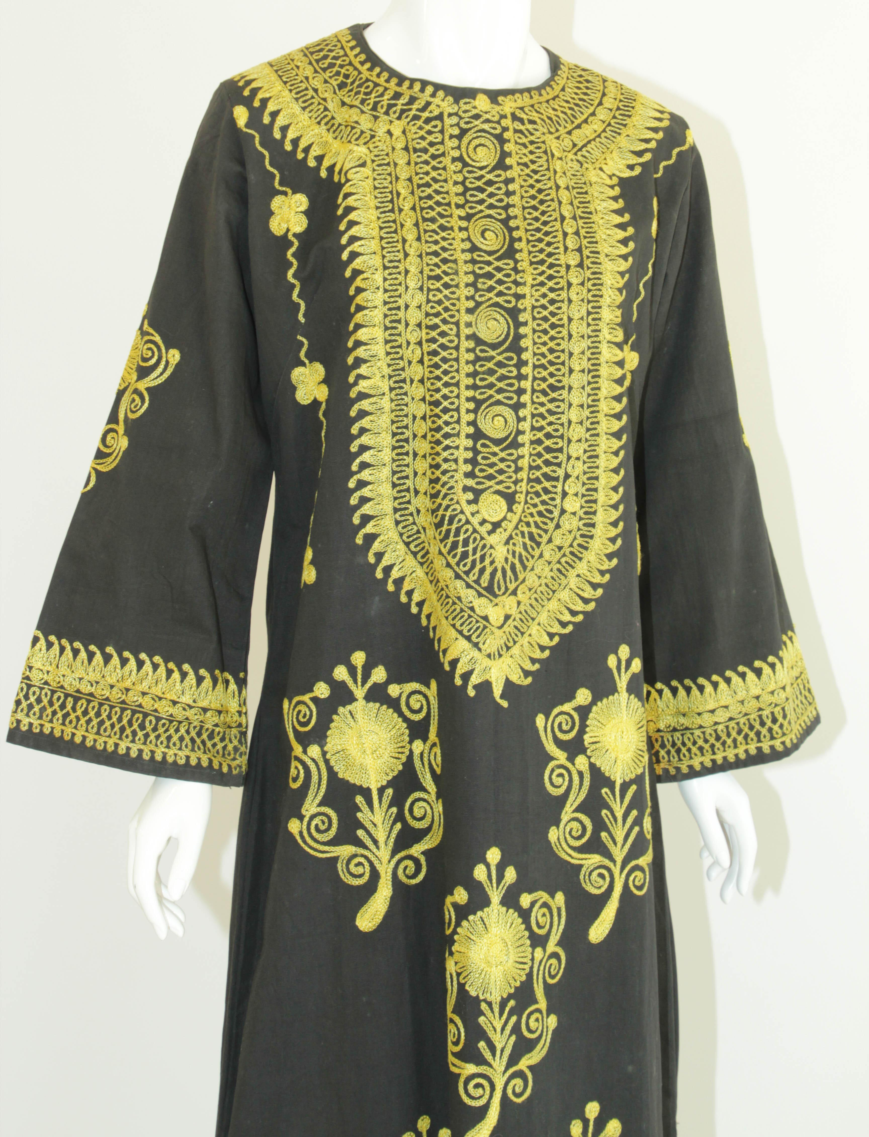 Black and Gold Caftan, 1970 Dress Vintage Ethnic Kuchi Kaftan For Sale 6