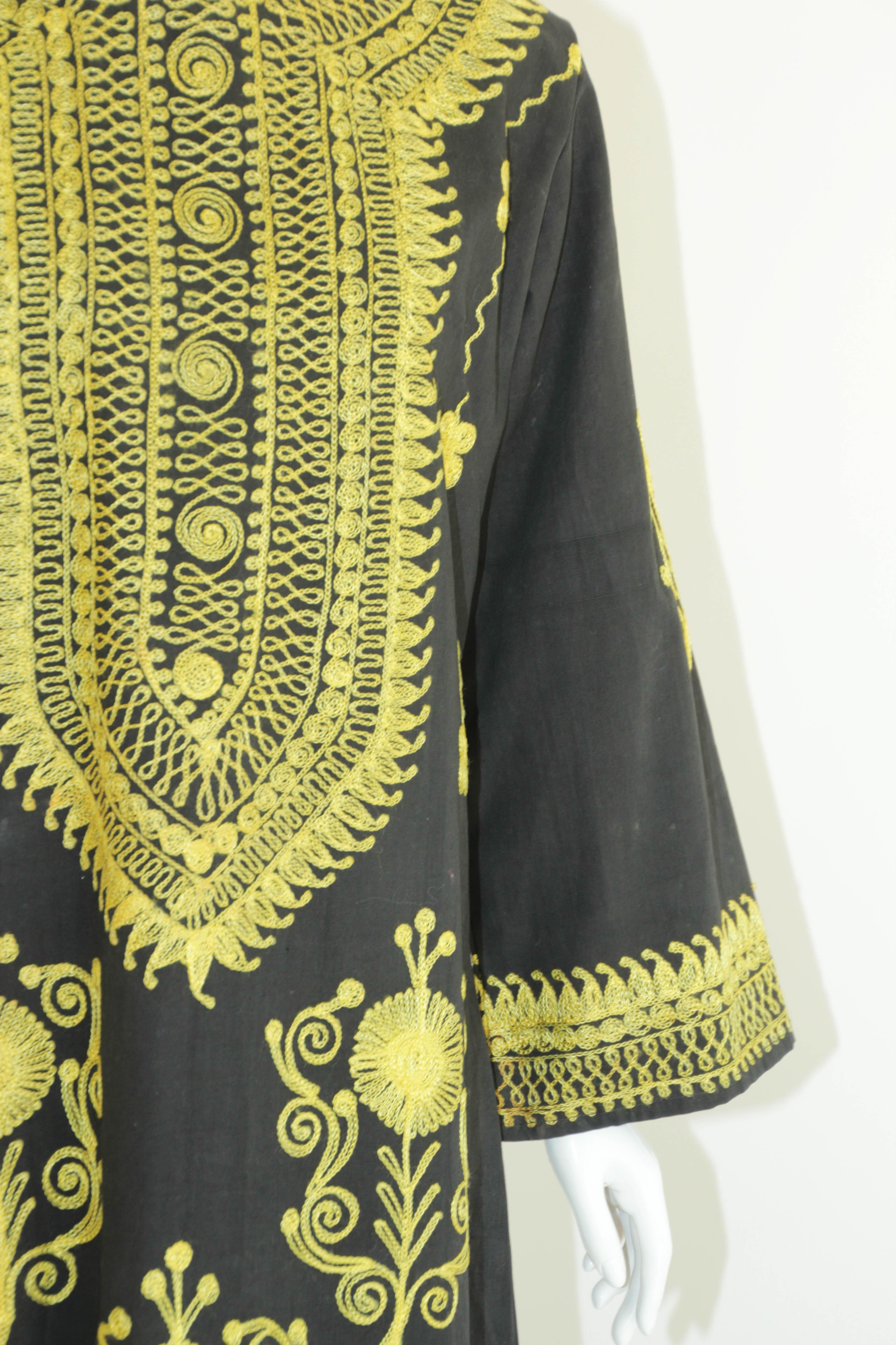 Black and Gold Caftan, 1970 Dress Vintage Ethnic Kuchi Kaftan For Sale 8