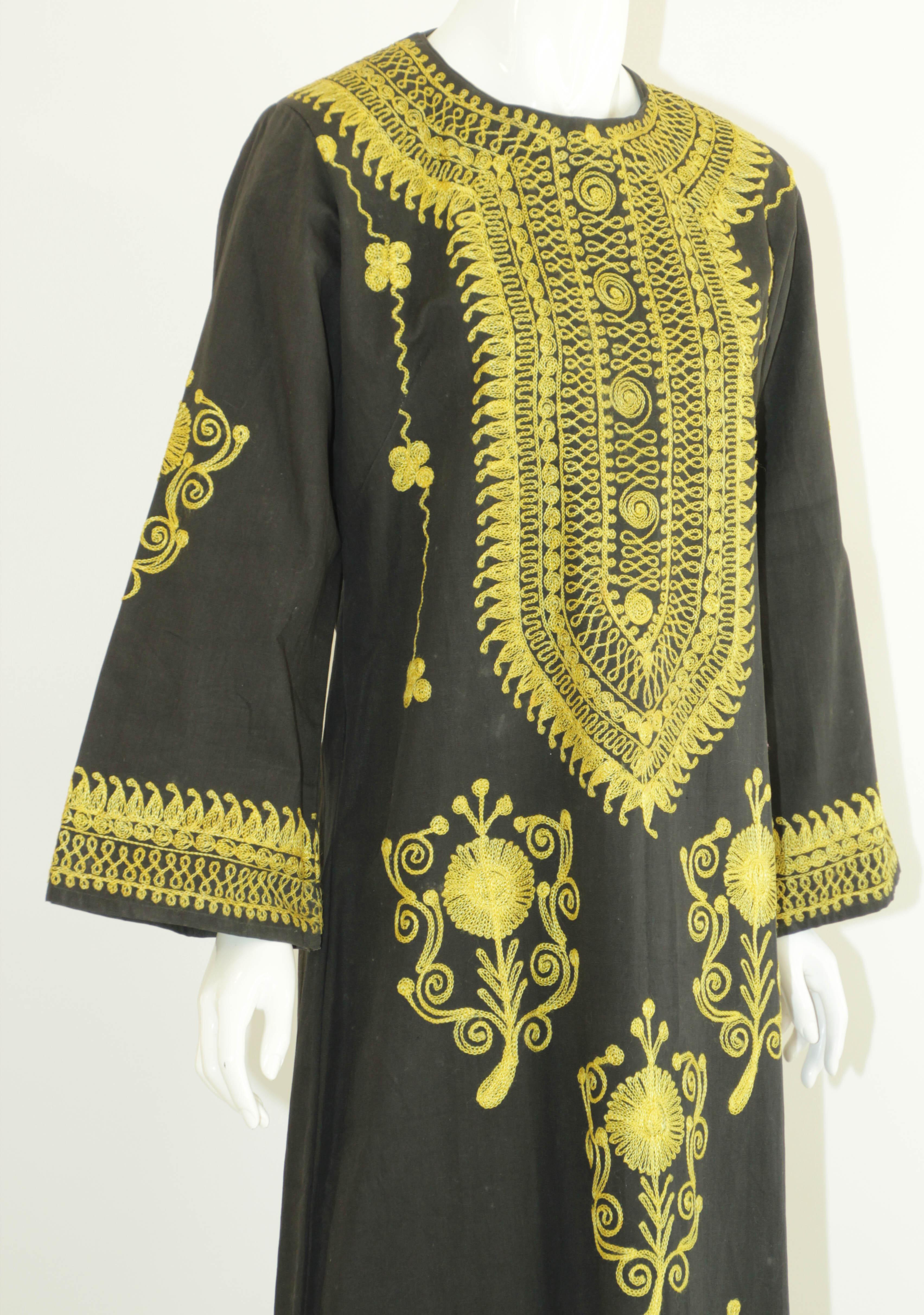 Black and Gold Caftan, 1970 Dress Vintage Ethnic Kuchi Kaftan In Good Condition For Sale In North Hollywood, CA