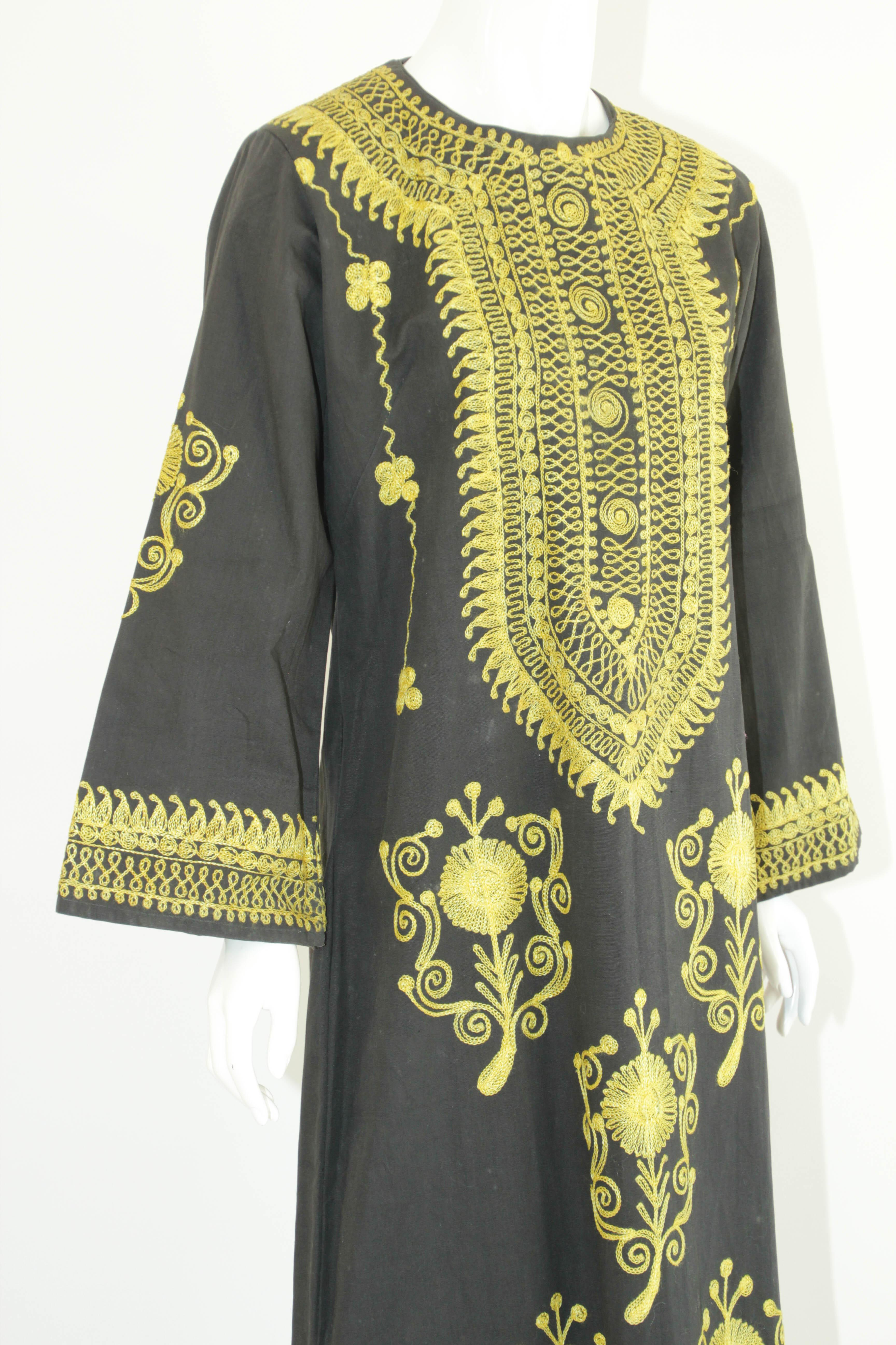 Black and Gold Caftan, 1970 Dress Vintage Ethnic Kuchi Kaftan For Sale 2