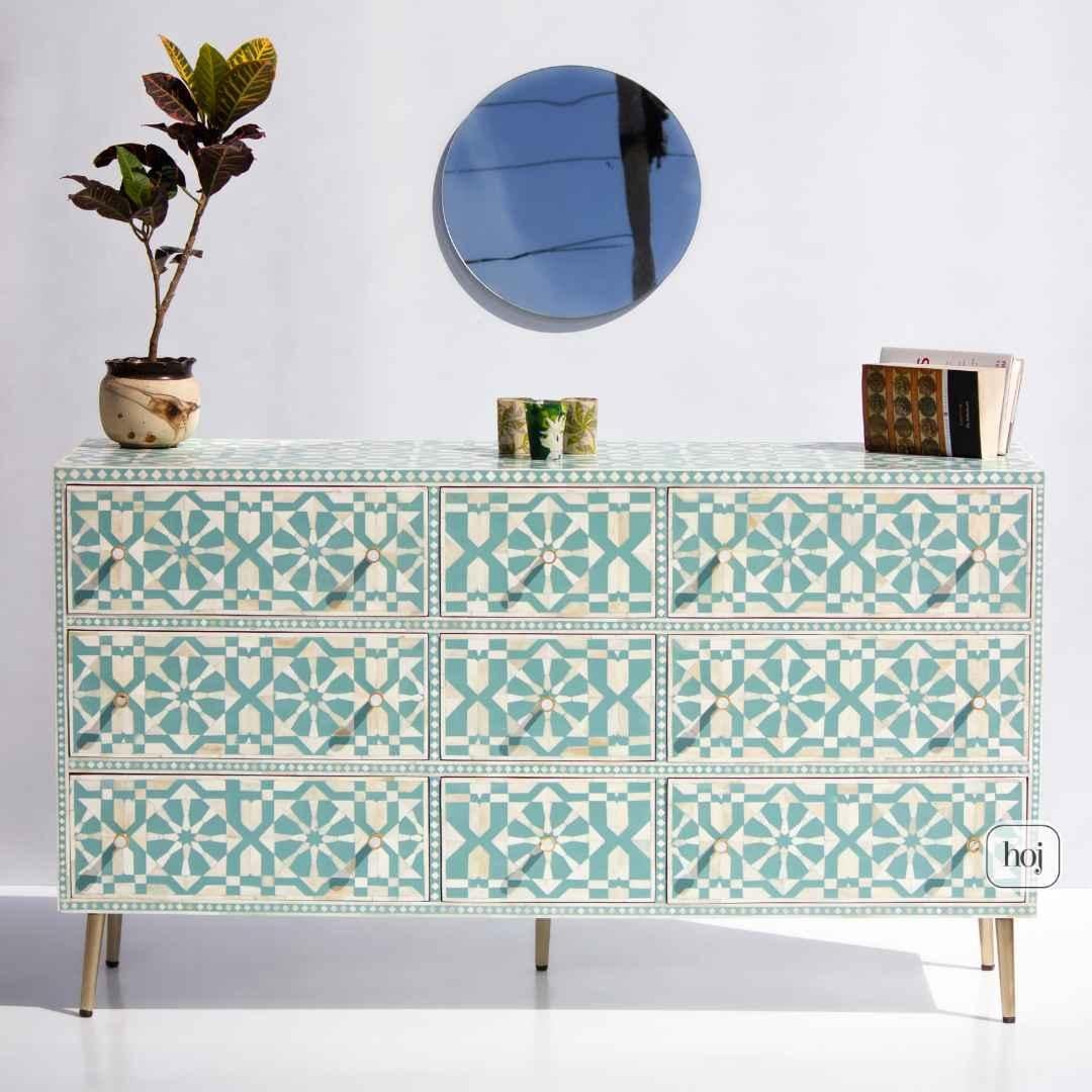 XXI secolo e contemporaneo Cassettiera a 9 cassetti con intarsio in osso nero Moroccan di House of Jaipur in vendita