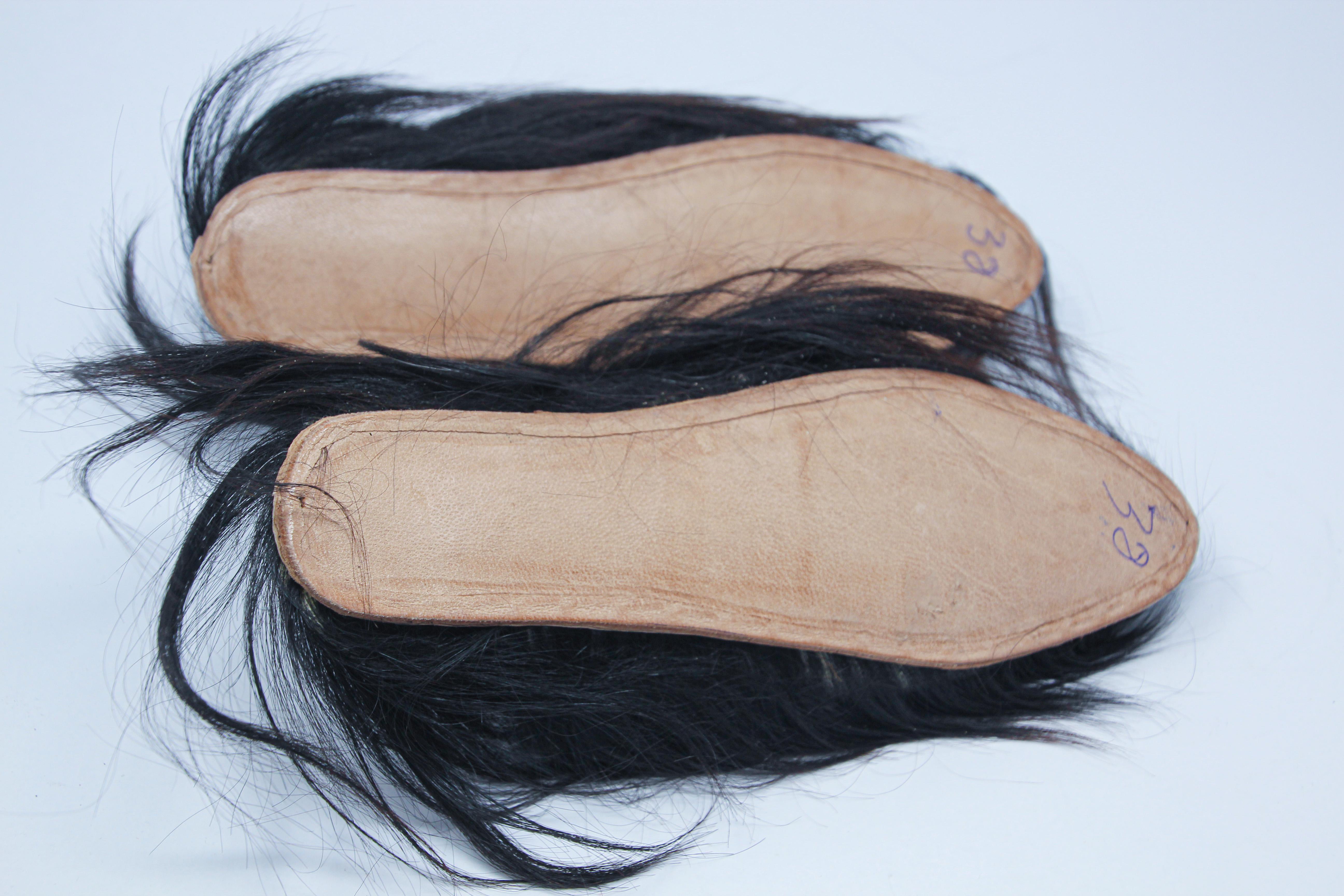 Moroccan Black Goat Hair Slippers In Good Condition For Sale In North Hollywood, CA