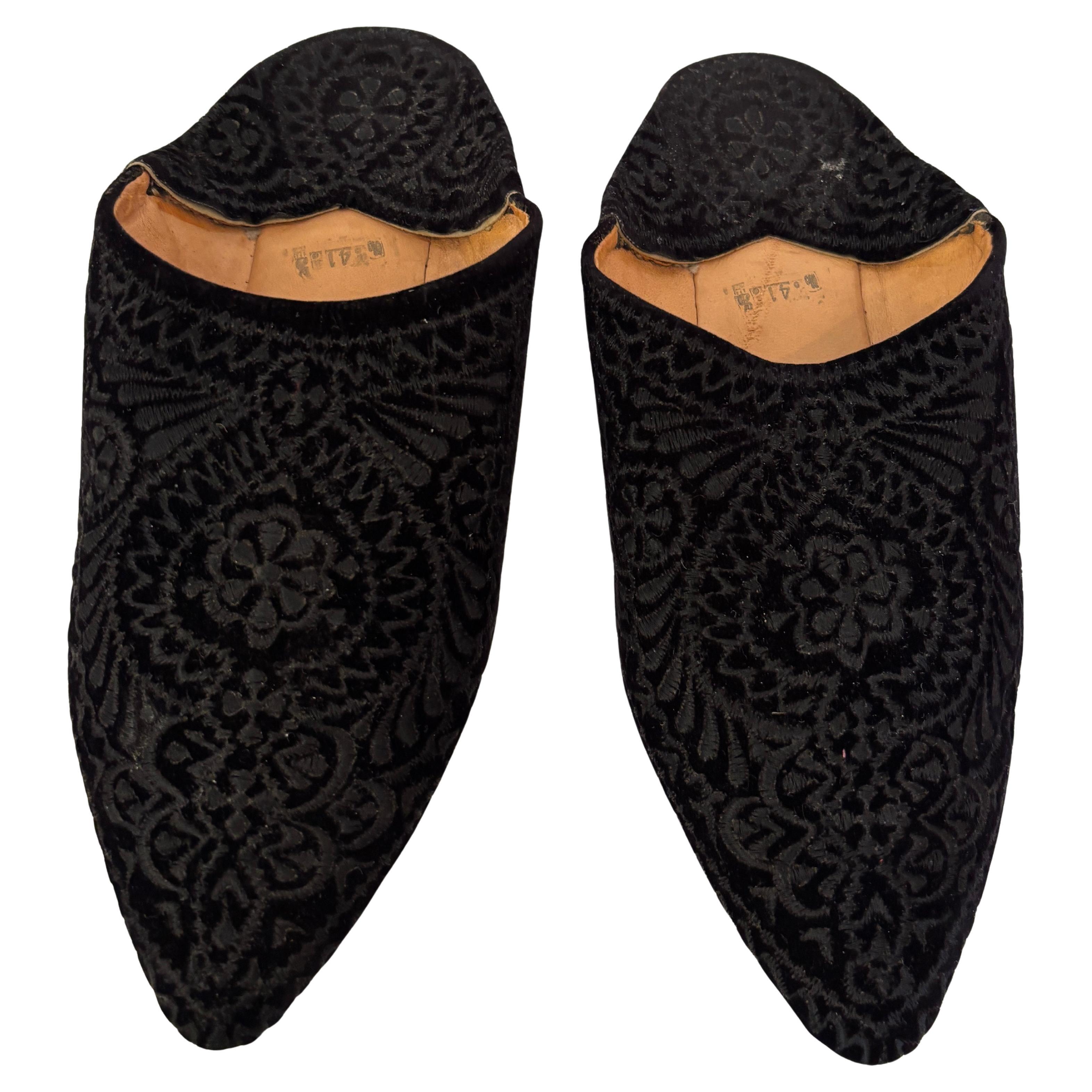 Chaussons marocains en velours noir brodé Taille E41