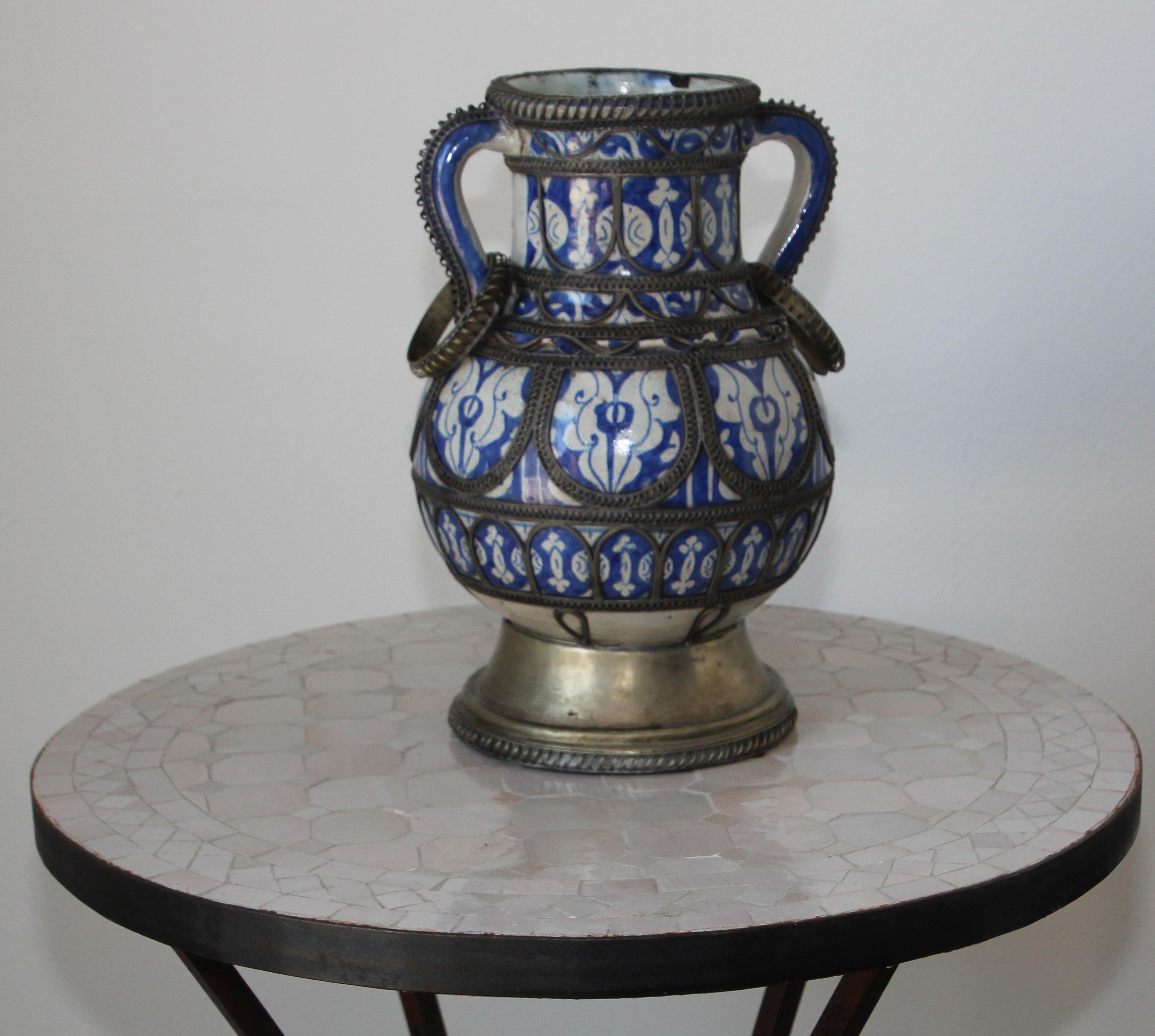  Moroccan Blue & White Ceramic Footed Vase from Fez with Silver Filigree For Sale 2