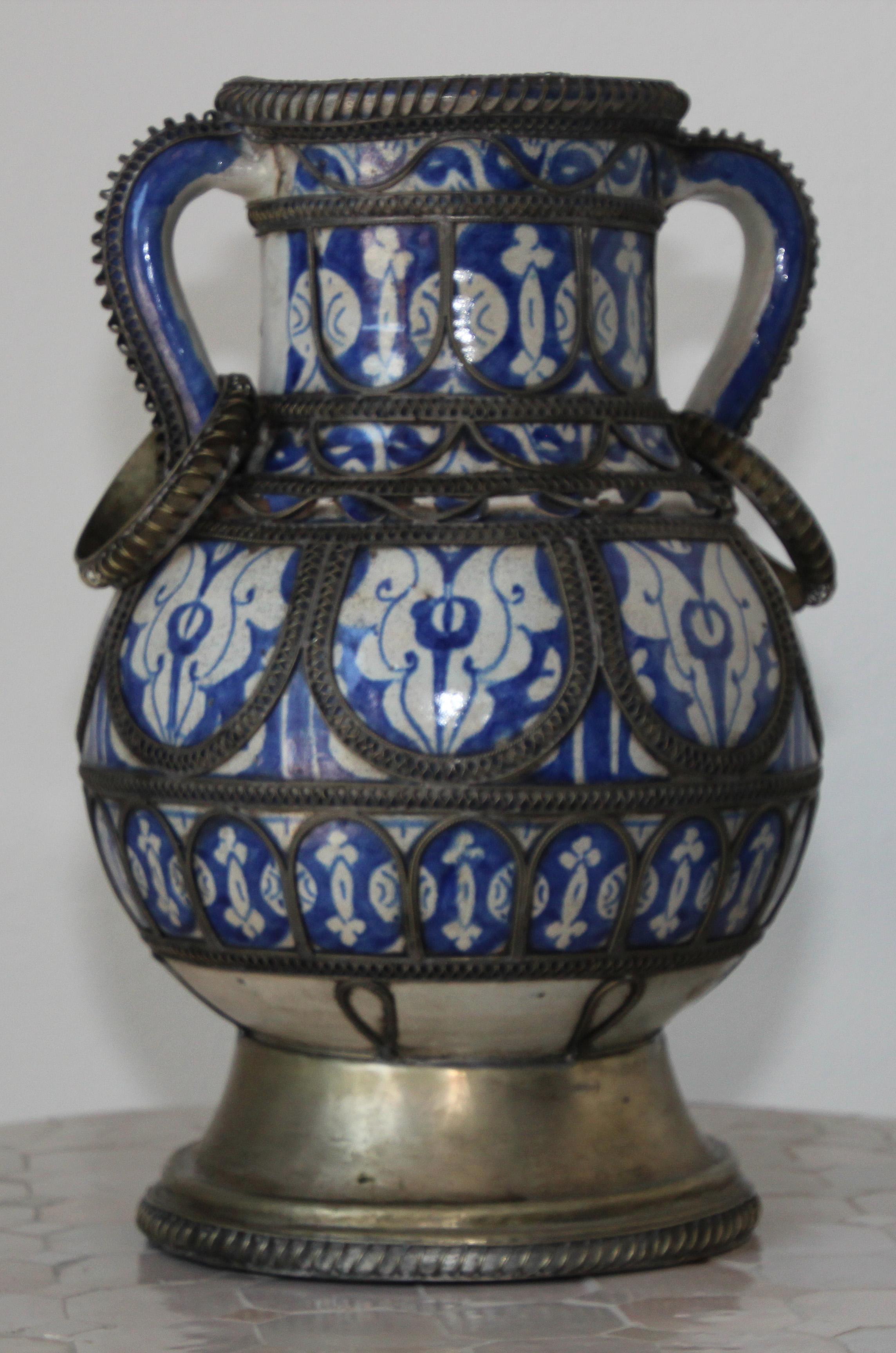  Moroccan Blue & White Ceramic Footed Vase from Fez with Silver Filigree For Sale 3