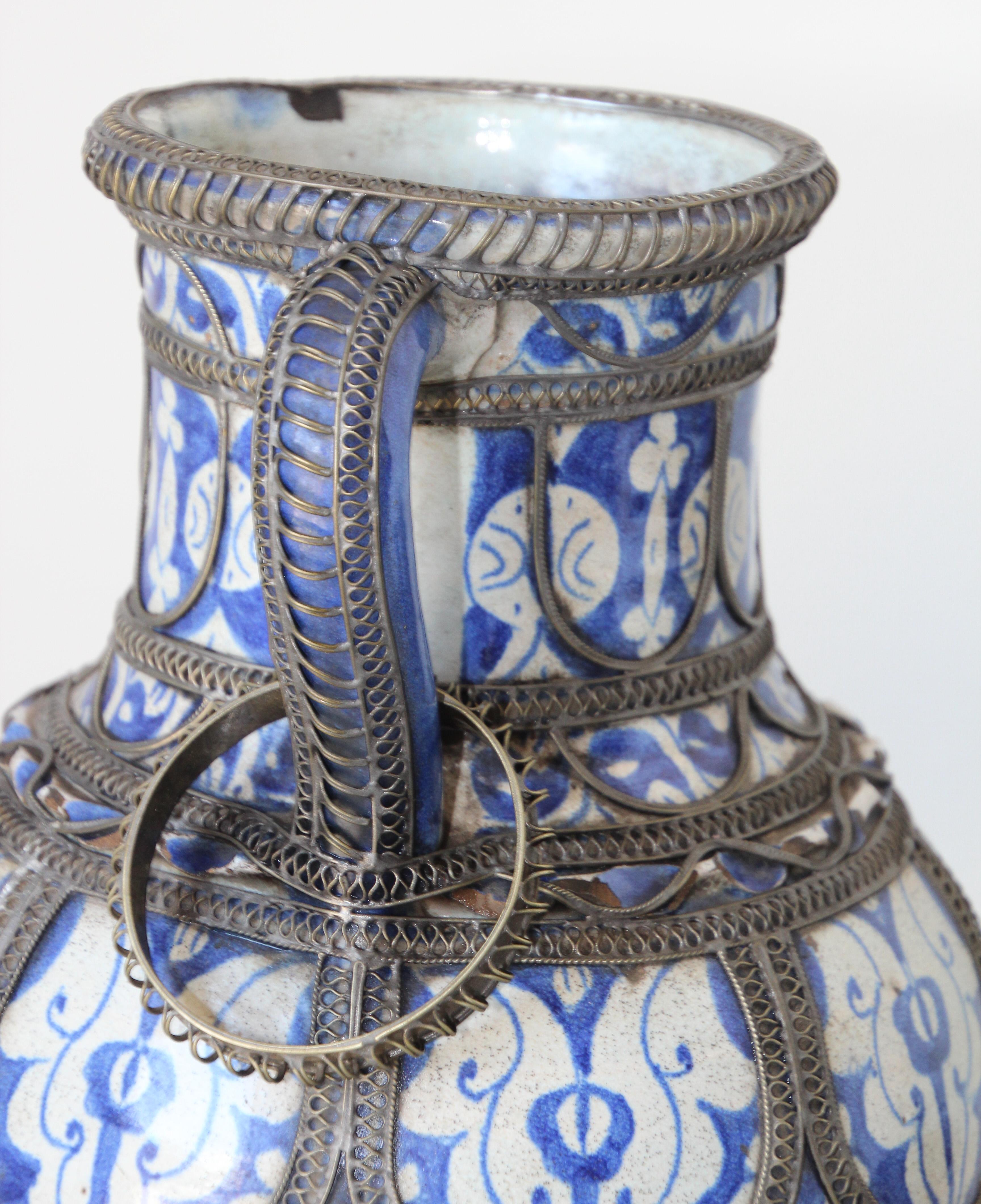  Moroccan Blue & White Ceramic Footed Vase from Fez with Silver Filigree For Sale 7