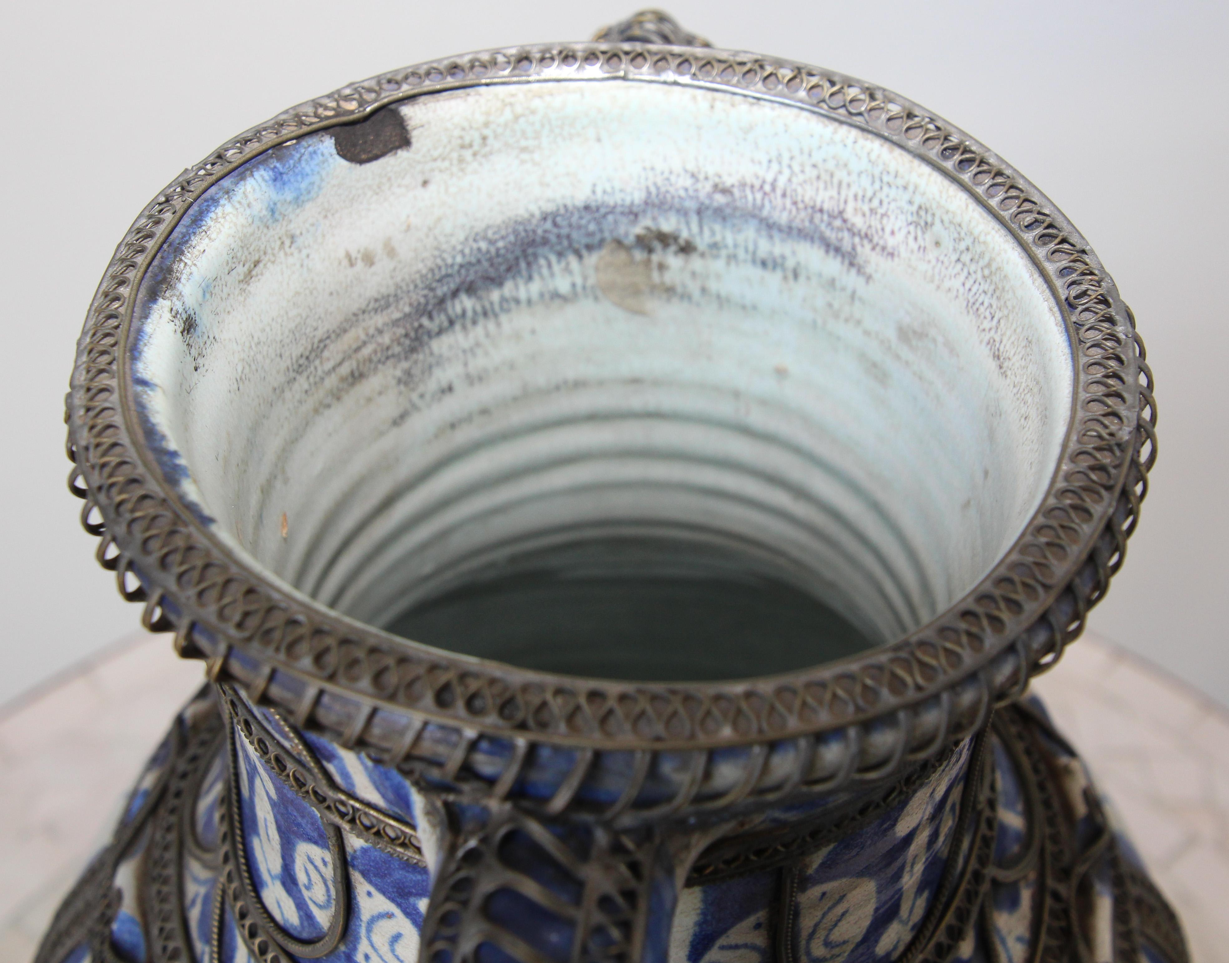  Moroccan Blue & White Ceramic Footed Vase from Fez with Silver Filigree For Sale 8