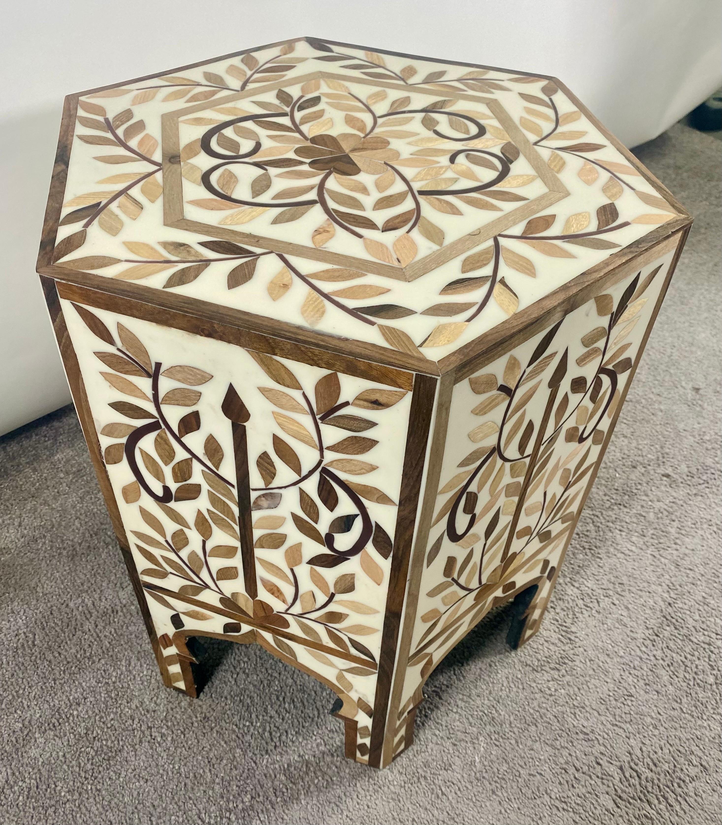 Moroccan Boho Chic Leaf Design Resin & Walnut Hexagonal Side or End Table, Pair In Good Condition For Sale In Plainview, NY