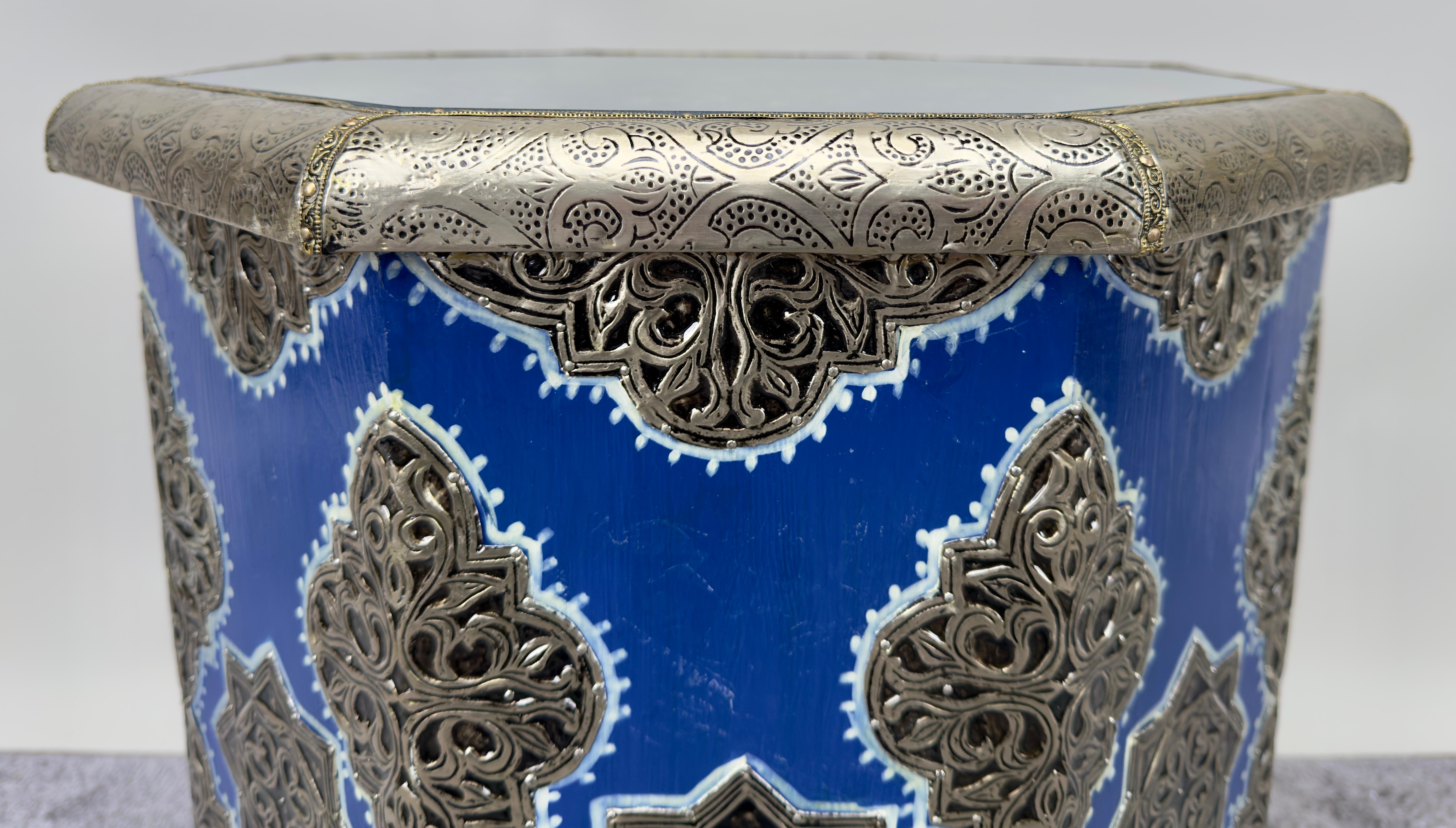 Moroccan Boho Chic White Brass Inlaid Side or End Table in Blue, a Pair For Sale 5