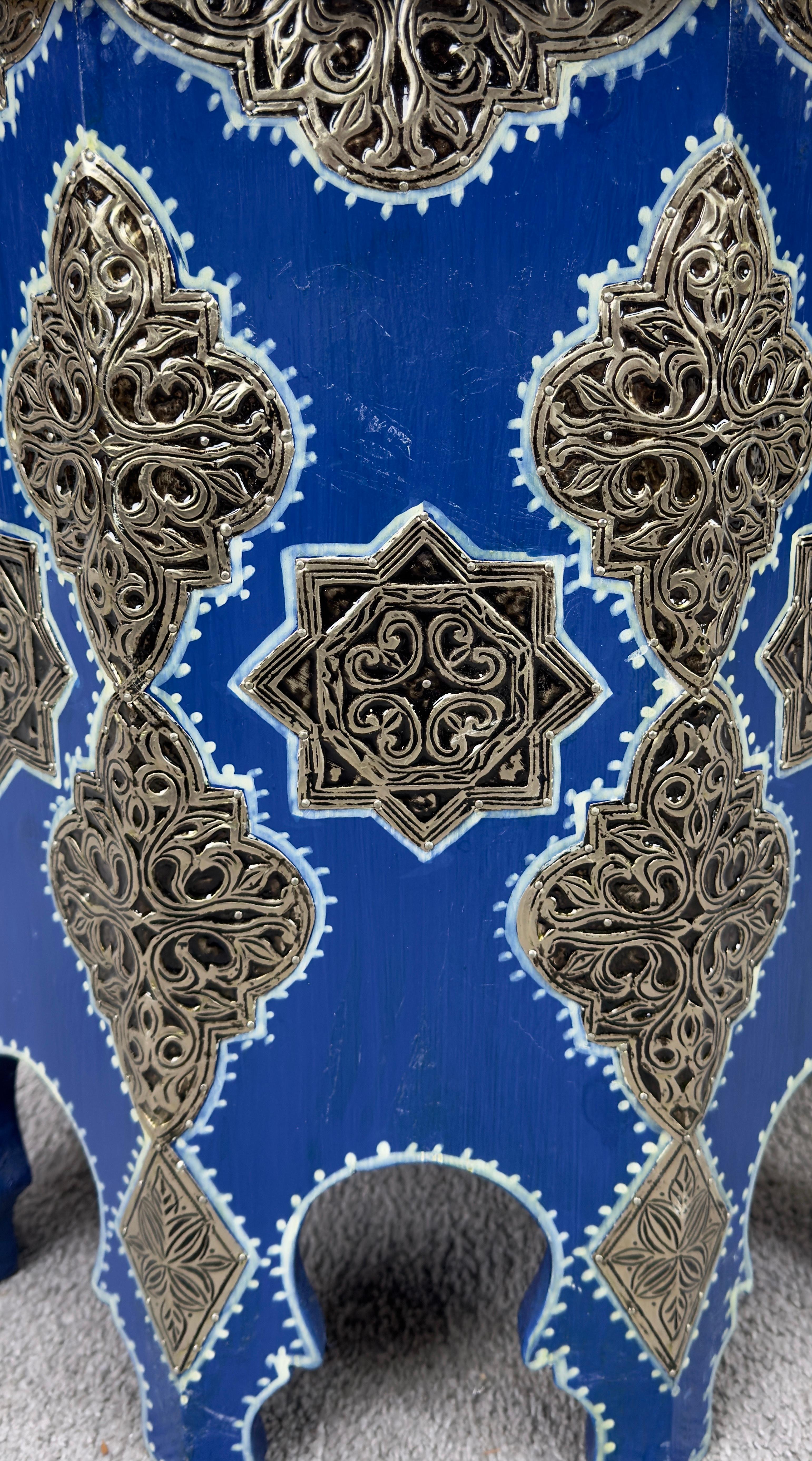 Moroccan Boho Chic White Brass Inlaid Side or End Table in Blue, a Pair For Sale 8