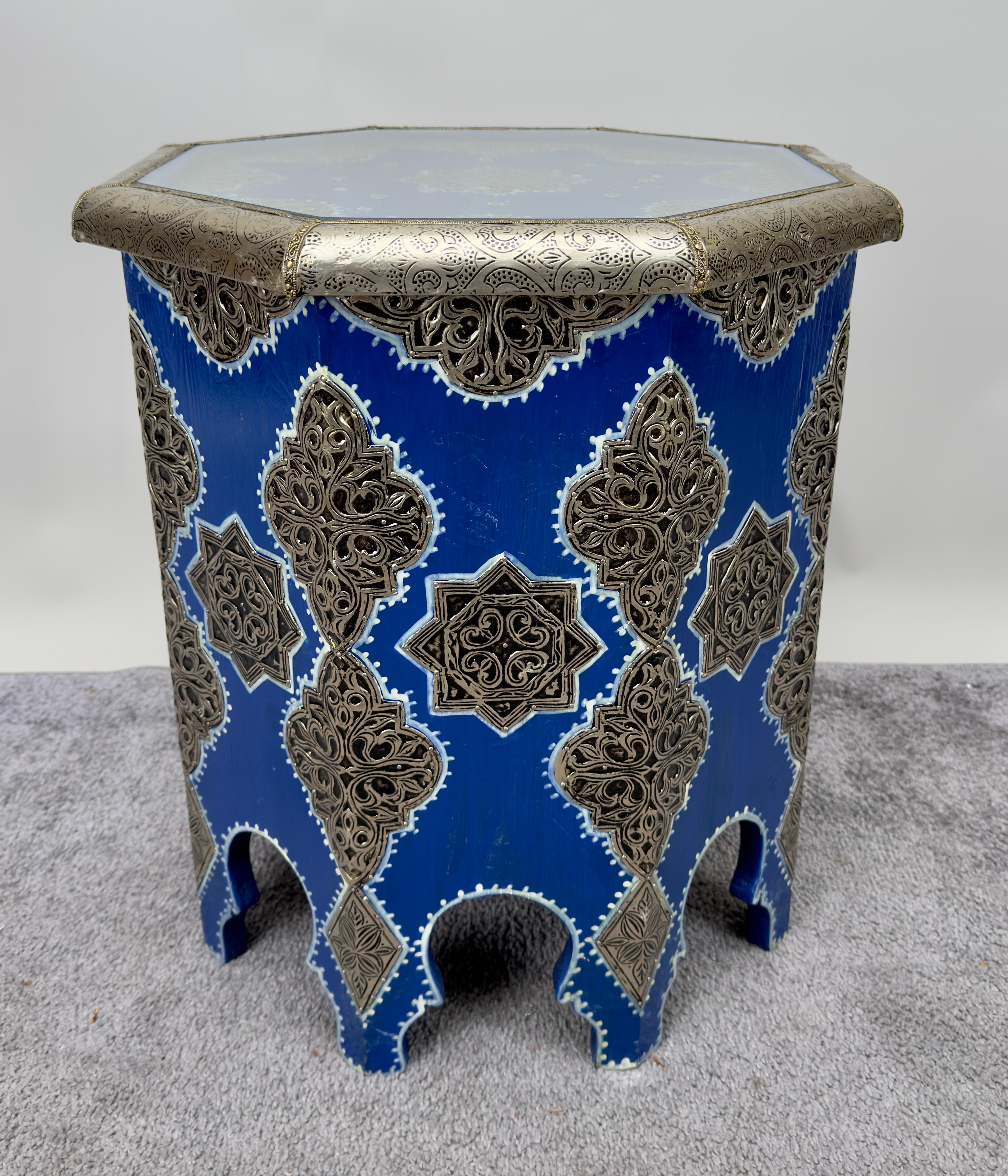 Late 20th Century Moroccan Boho Chic White Brass Inlaid Side or End Table in Blue, a Pair For Sale