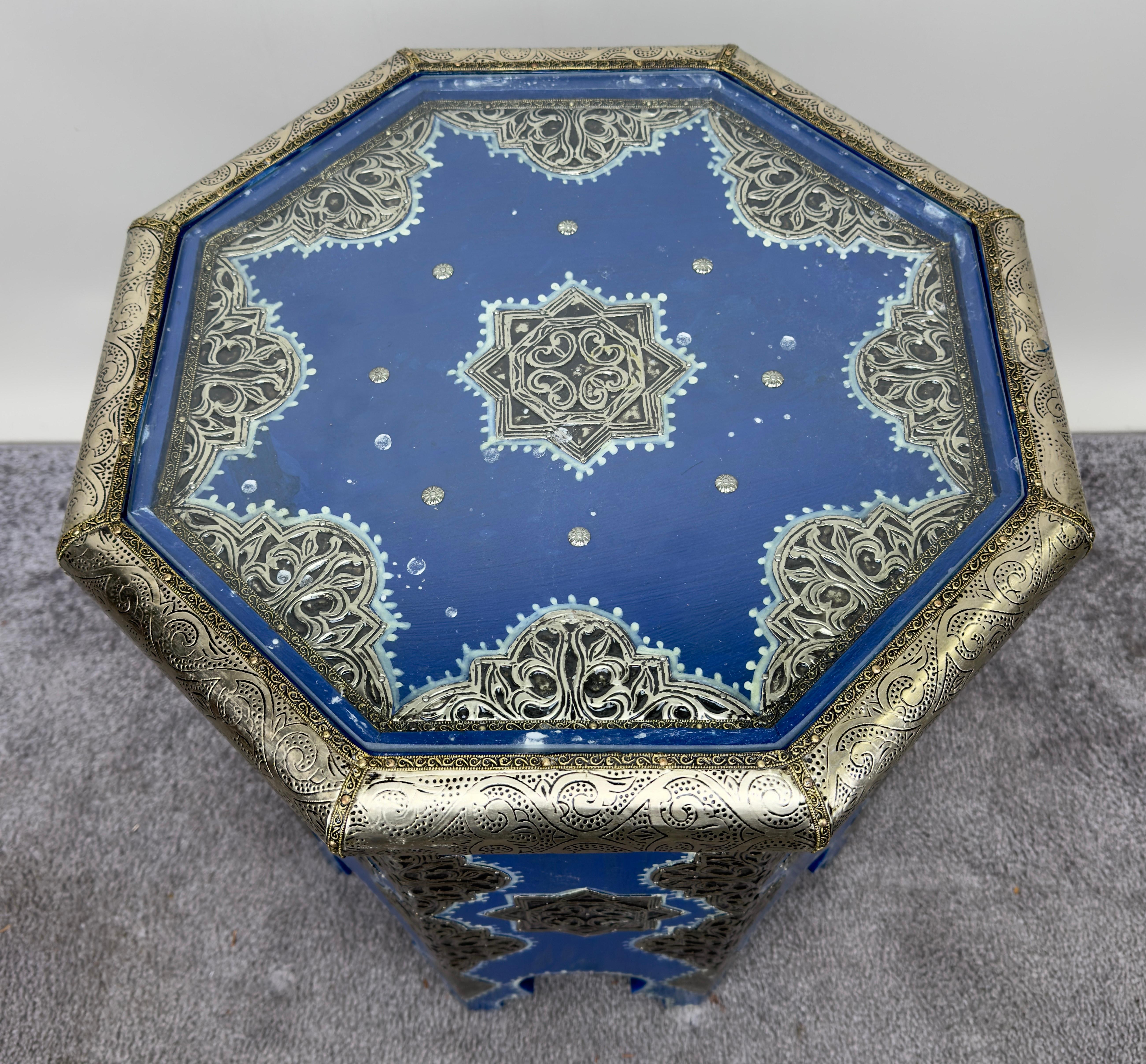 Moroccan Boho Chic White Brass Inlaid Side or End Table in Blue, a Pair For Sale 2