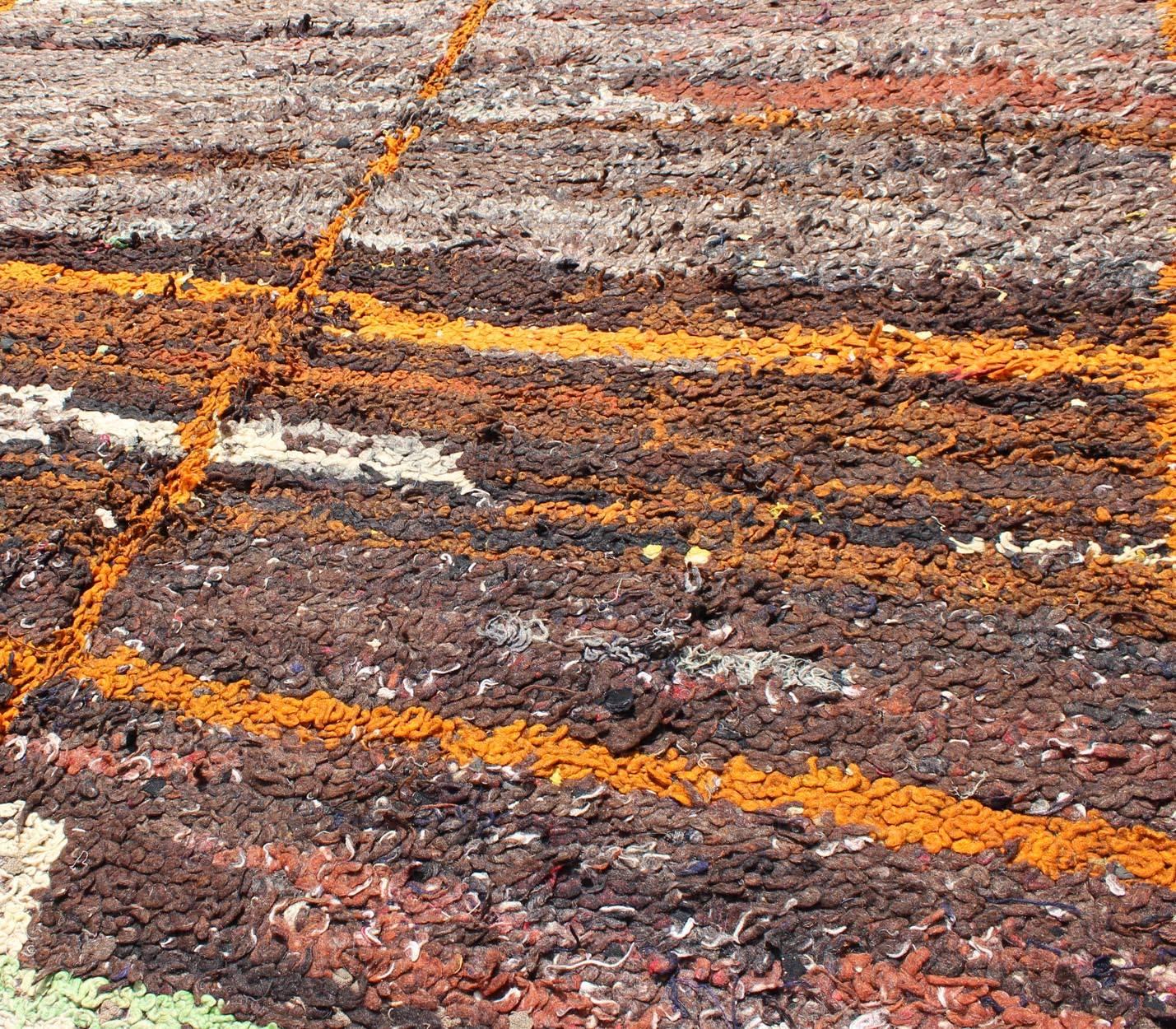 Laine Grand tapis marocain Boucherouite à motifs abstraits en anthracite et Brown en vente