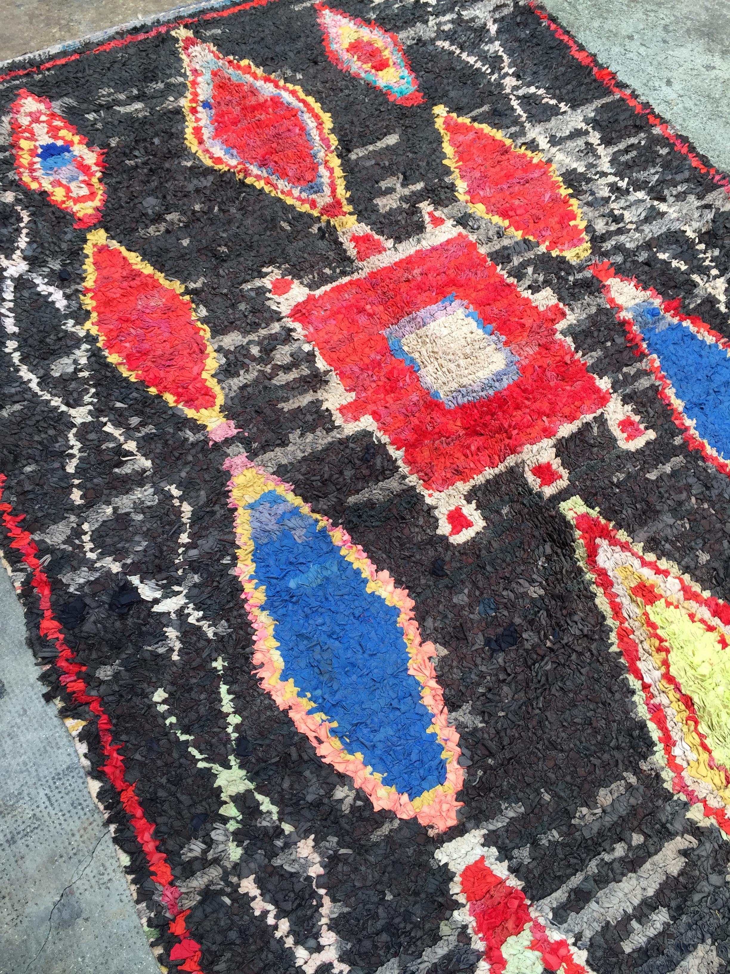 Moroccan Boucherouite Rug, Hand-Knotted Fabrics, 1980s In Good Condition In Paris, FR