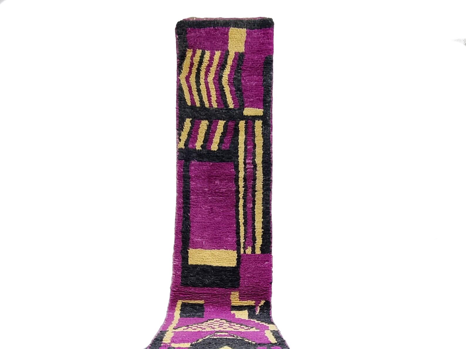 Tappeto Boujaad marocchino in viola astratto e nero in vendita 3