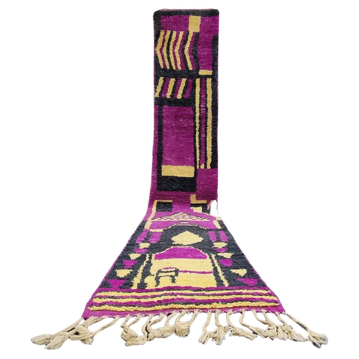 Tapis Boujaad marocain abstrait violet et noir