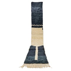 Alfombra Boujaad marroquí con motivos geométricos en negro y beige