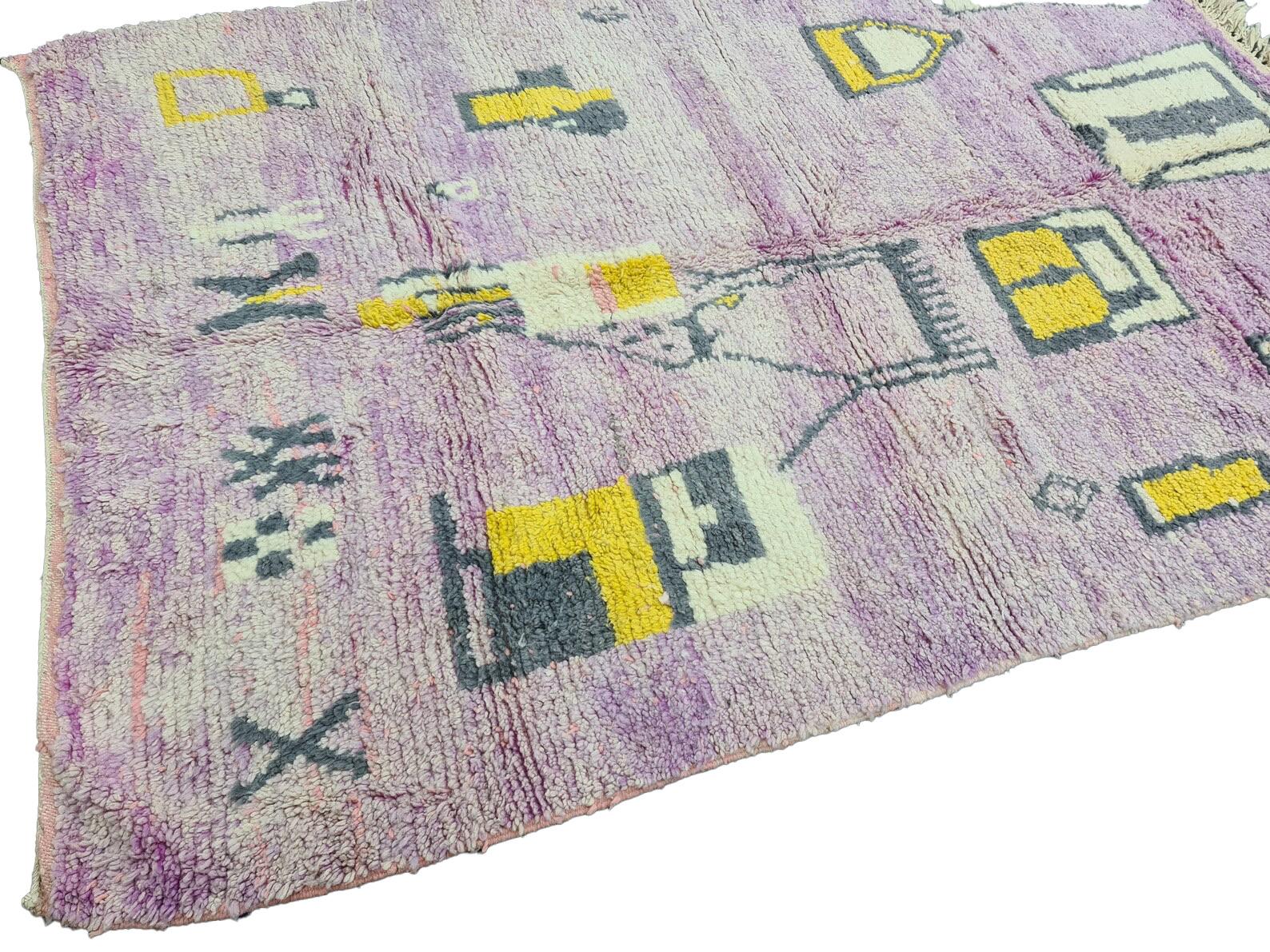 Moroccan Boujaad Rug in Soft Purple and Irregular Geometric Patterns In Excellent Condition For Sale In Los Angeles, CA