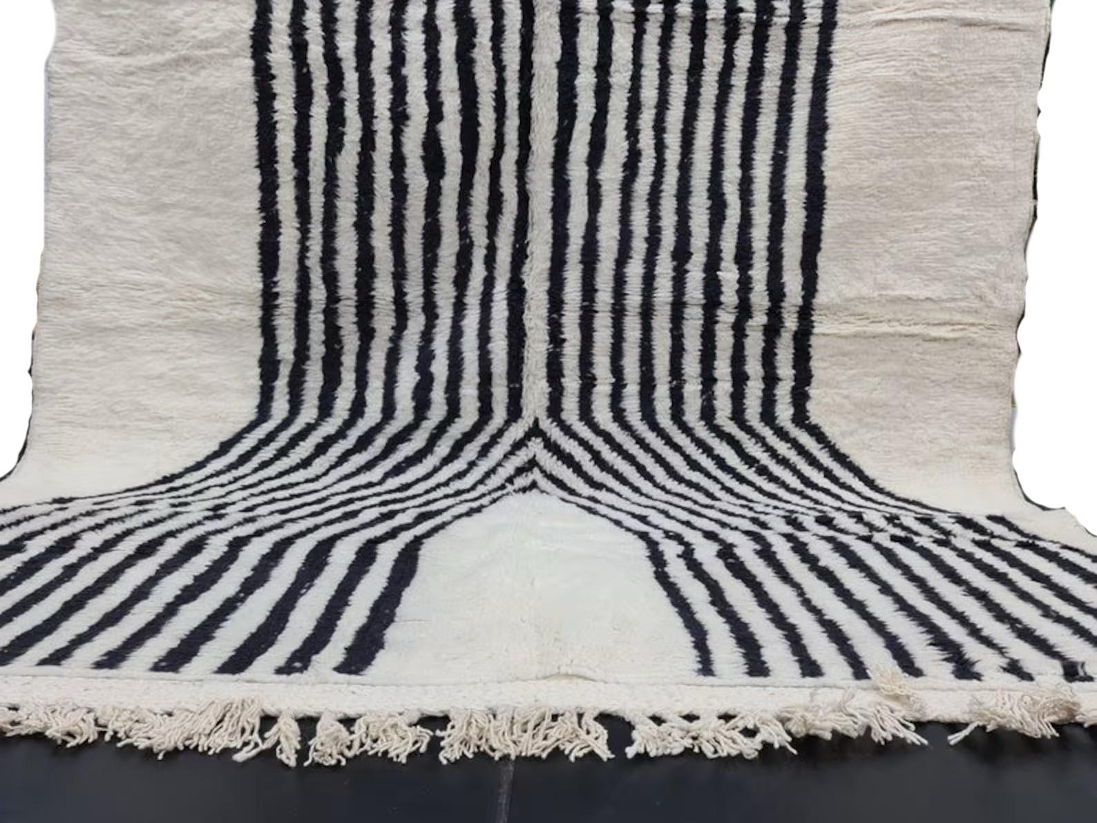 Moroccan Boujaad Rug in White with Directional Black Stripes In Excellent Condition For Sale In Los Angeles, CA