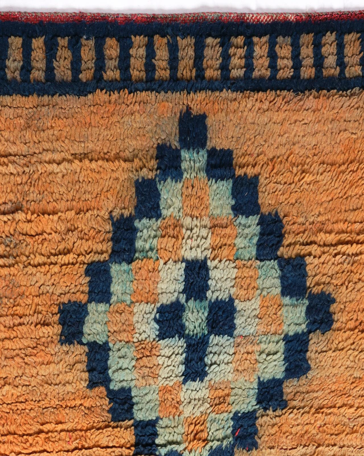 Vintage
Hand knotted dyed wool
L232 x W116 cm