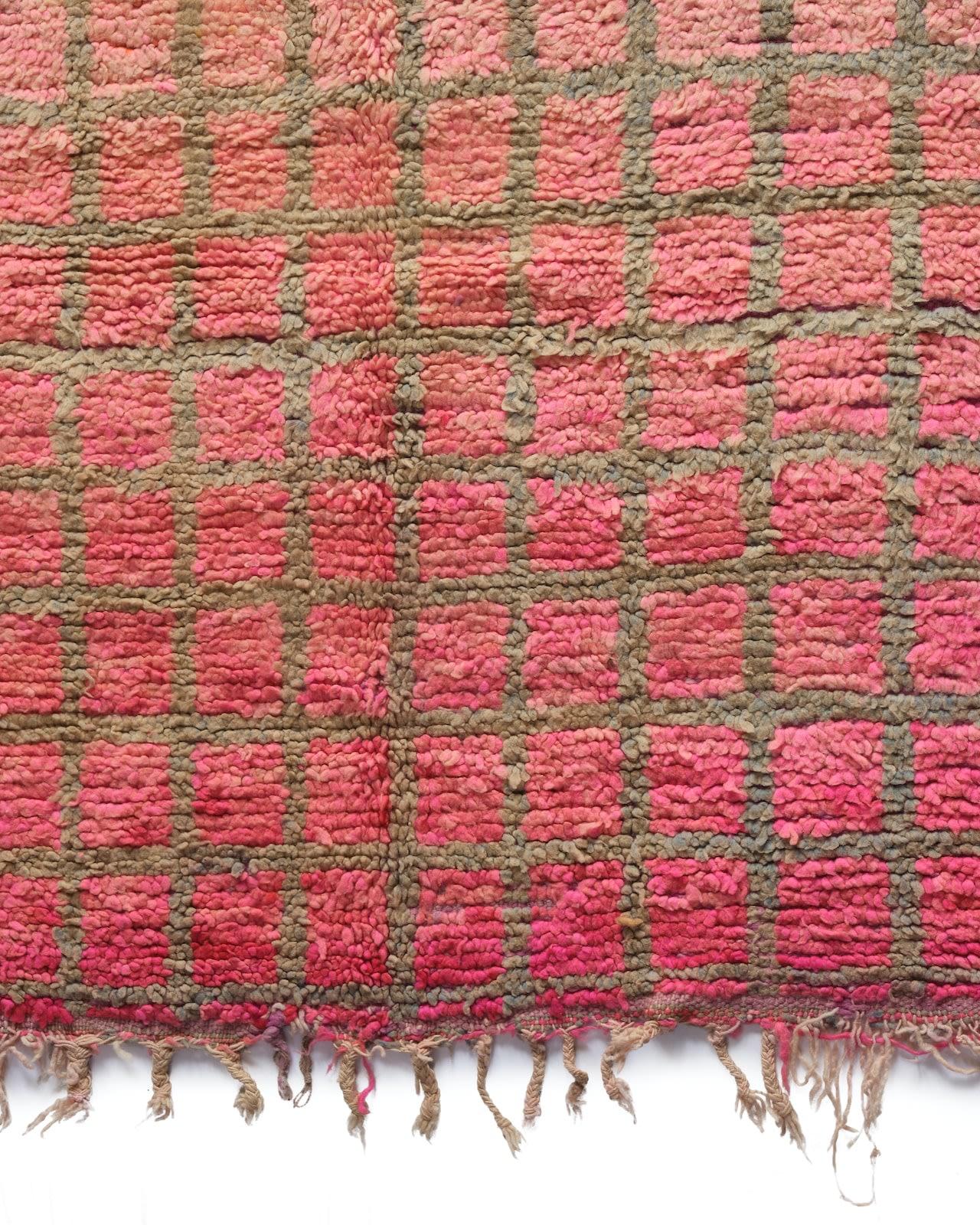 Vintage
Hand knotted dyed wool
L242 x W164 cm