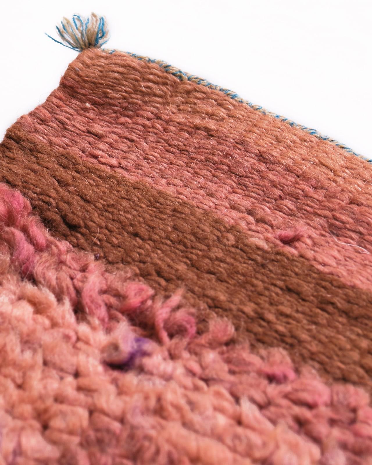 Vintage
Hand knotted dyed wool
L254 x W115 cm