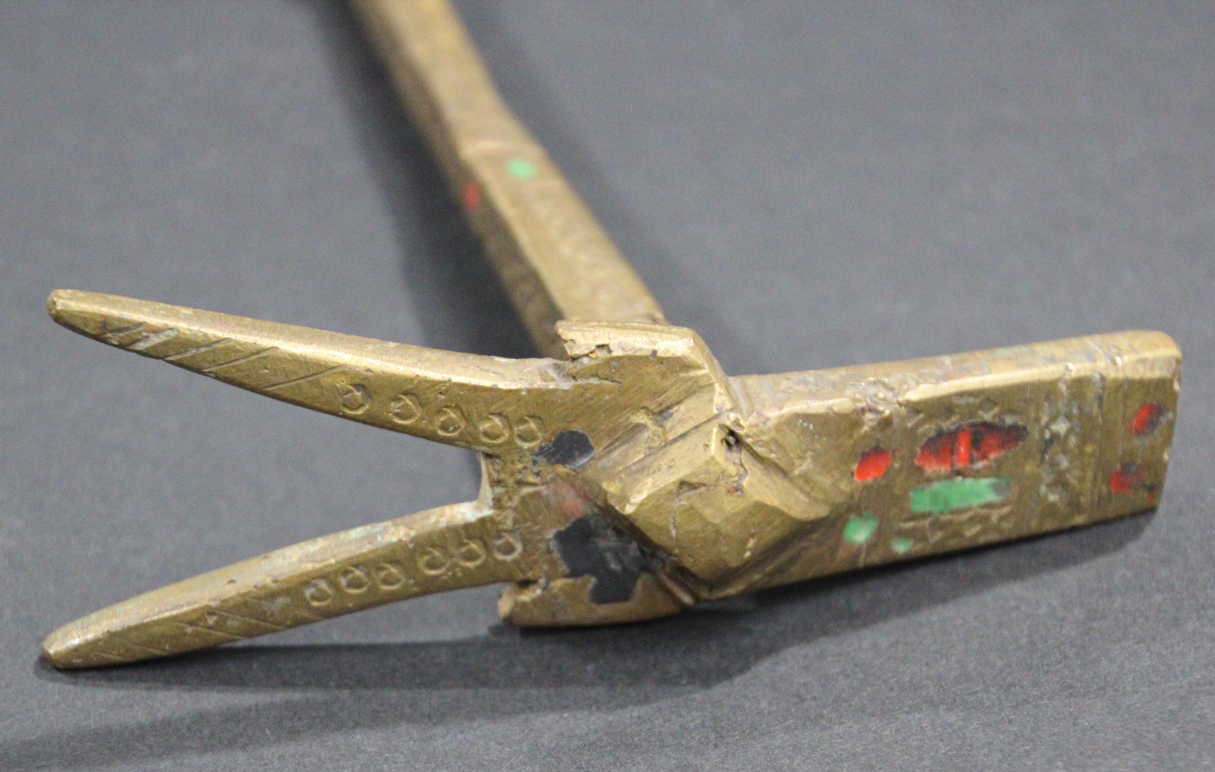 Martillo de azúcar marroquí de latón antiguo en venta 8