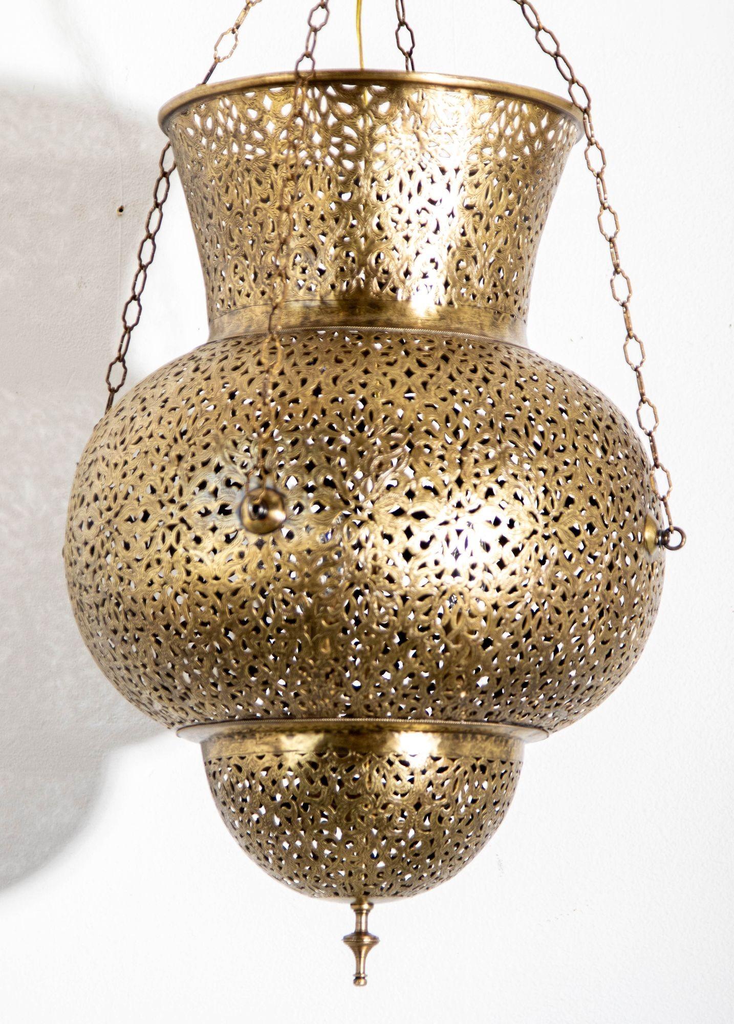 Moroccan Brass Chandelier Pendant Light Fixture Granada Moorish Style.
Large fabulous pierced large Moroccan polished brass chandelier.
If you look at the close up picture you can notice that all the small cut out brass is stamped and finely etched
