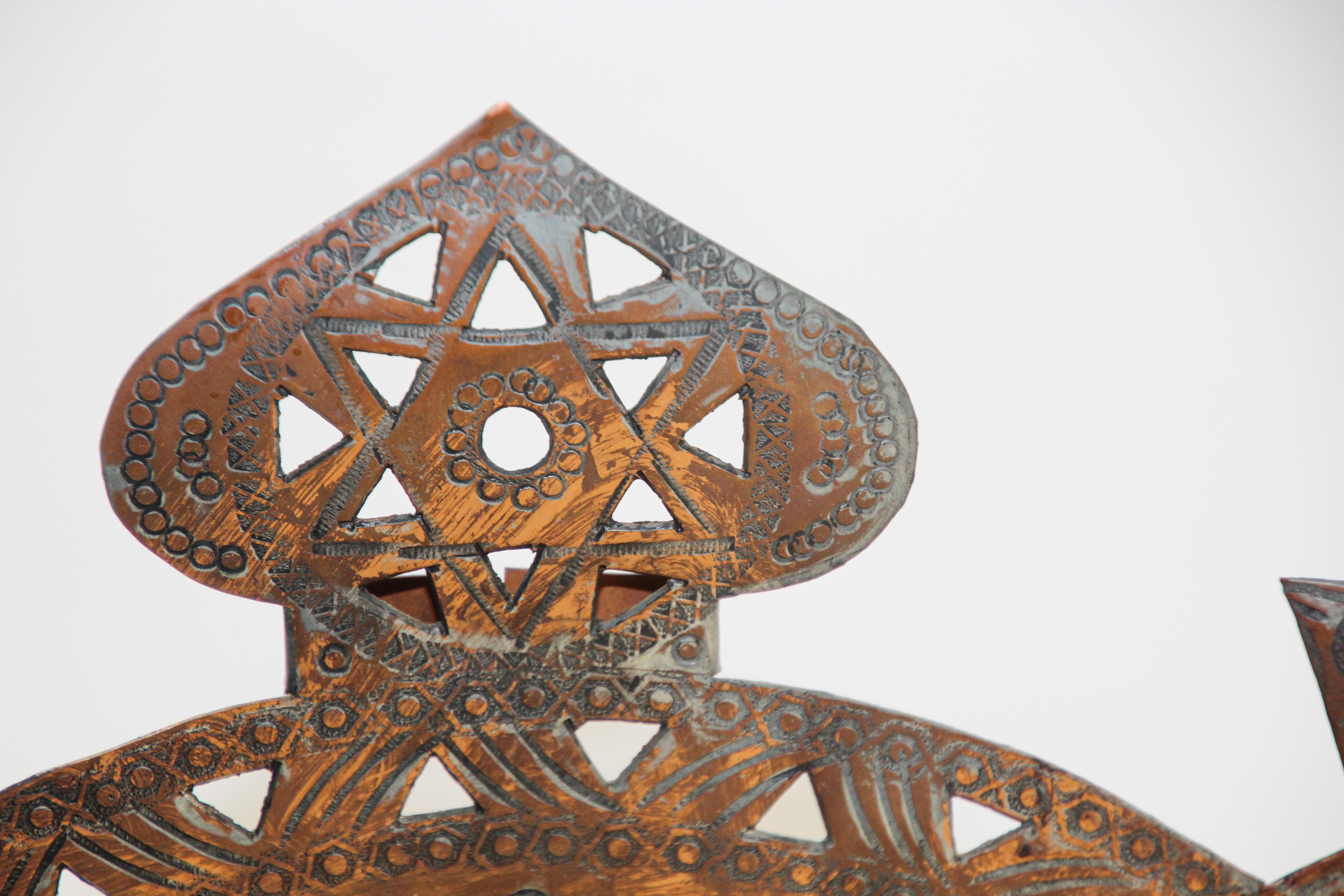 Arts and Crafts Lampe marocaine Hanukkah en cuivre - Menorah judaïque en vente
