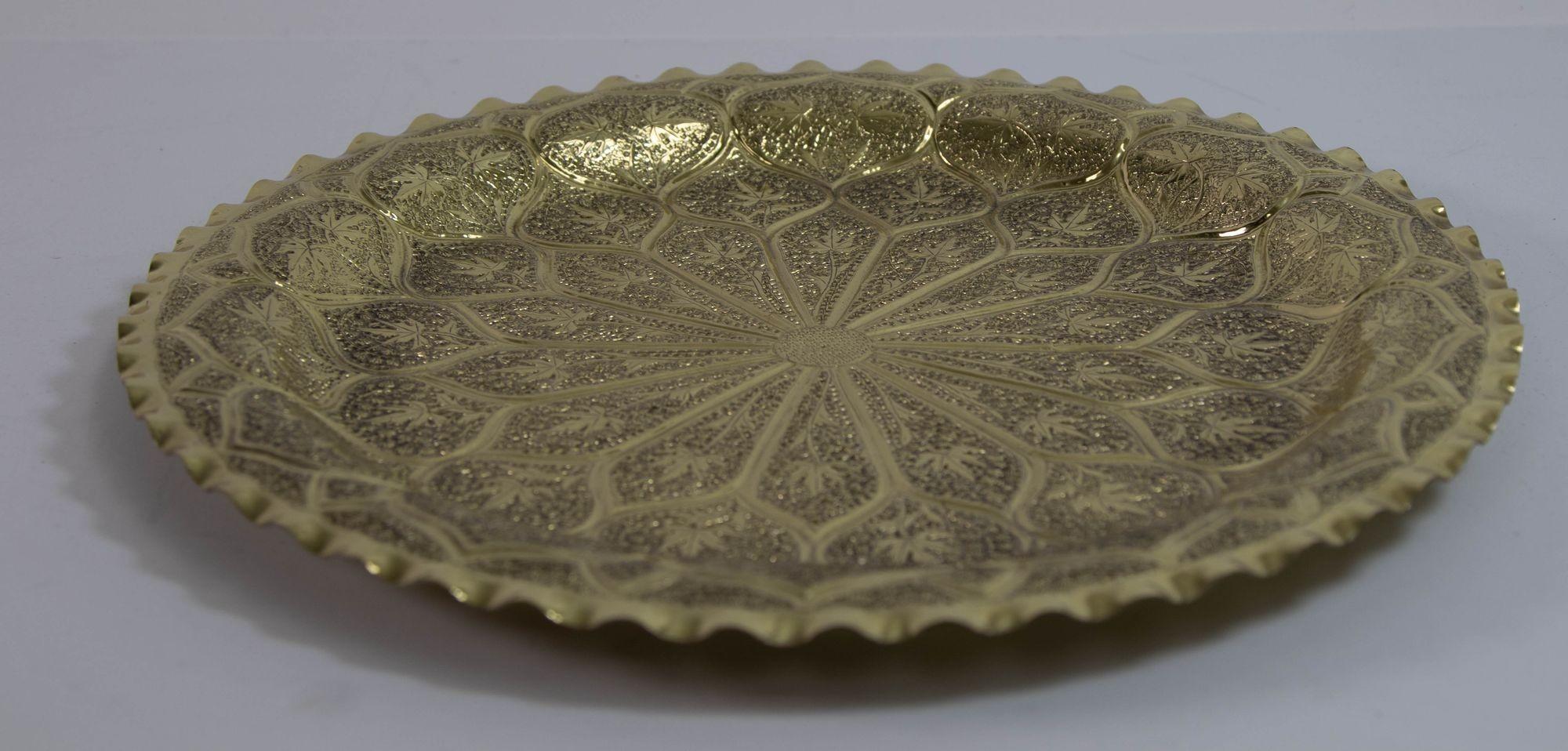 Moroccan Brass Tray Moorish Islamic Metalwork 13 inches Diameter In Good Condition For Sale In North Hollywood, CA