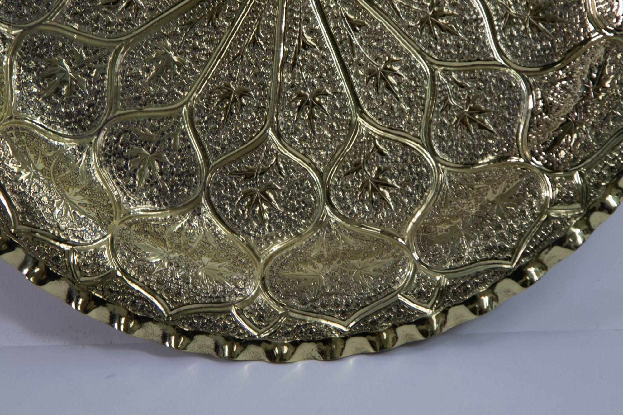 20ième siècle Plateau marocain en laiton mauresque Islamic Metalwork 13 pouces de diamètre en vente