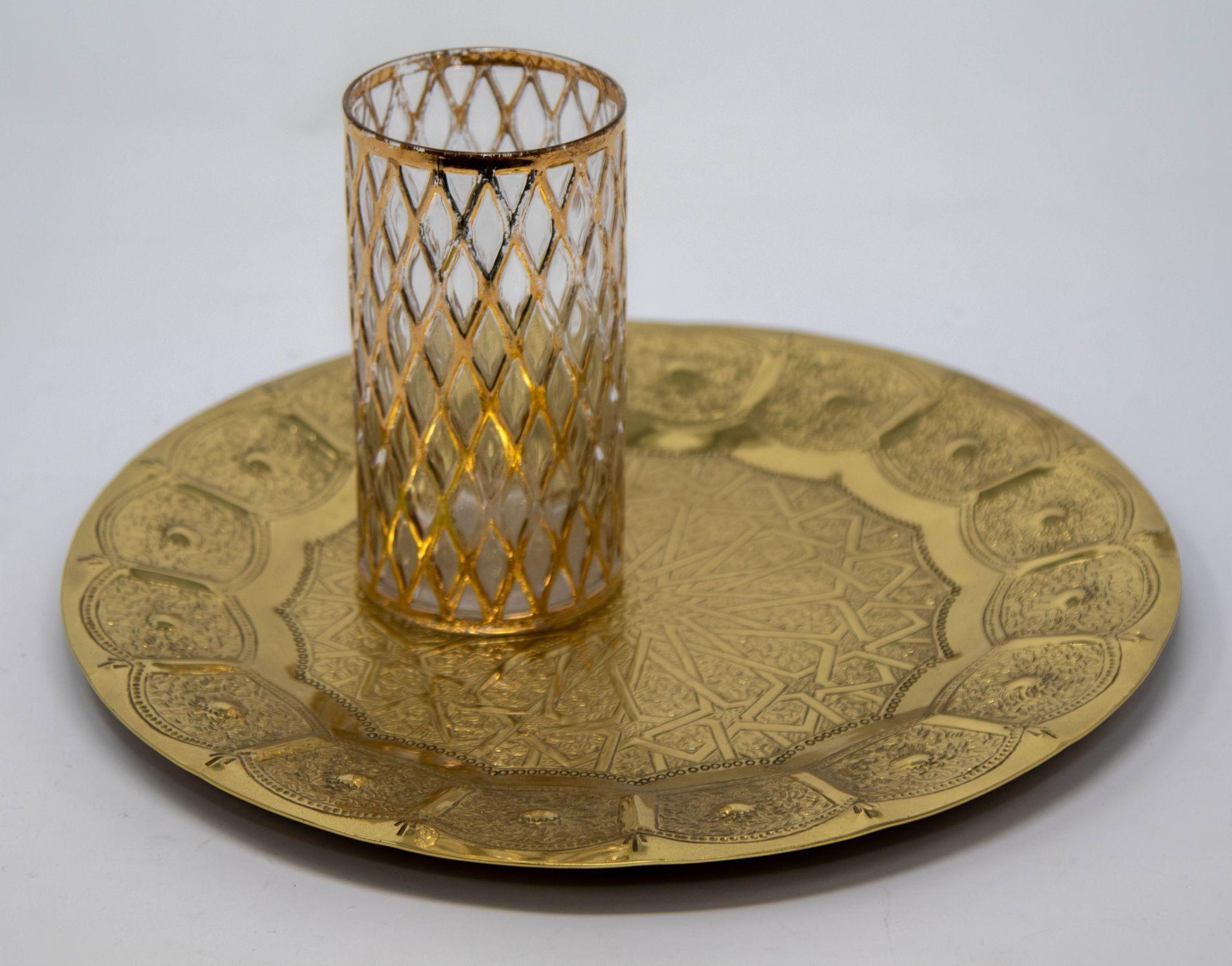 Bandeja marroquí de latón Metalistería islámica morisca vintage 12 pulg. Diámetro Años 50 en venta 1