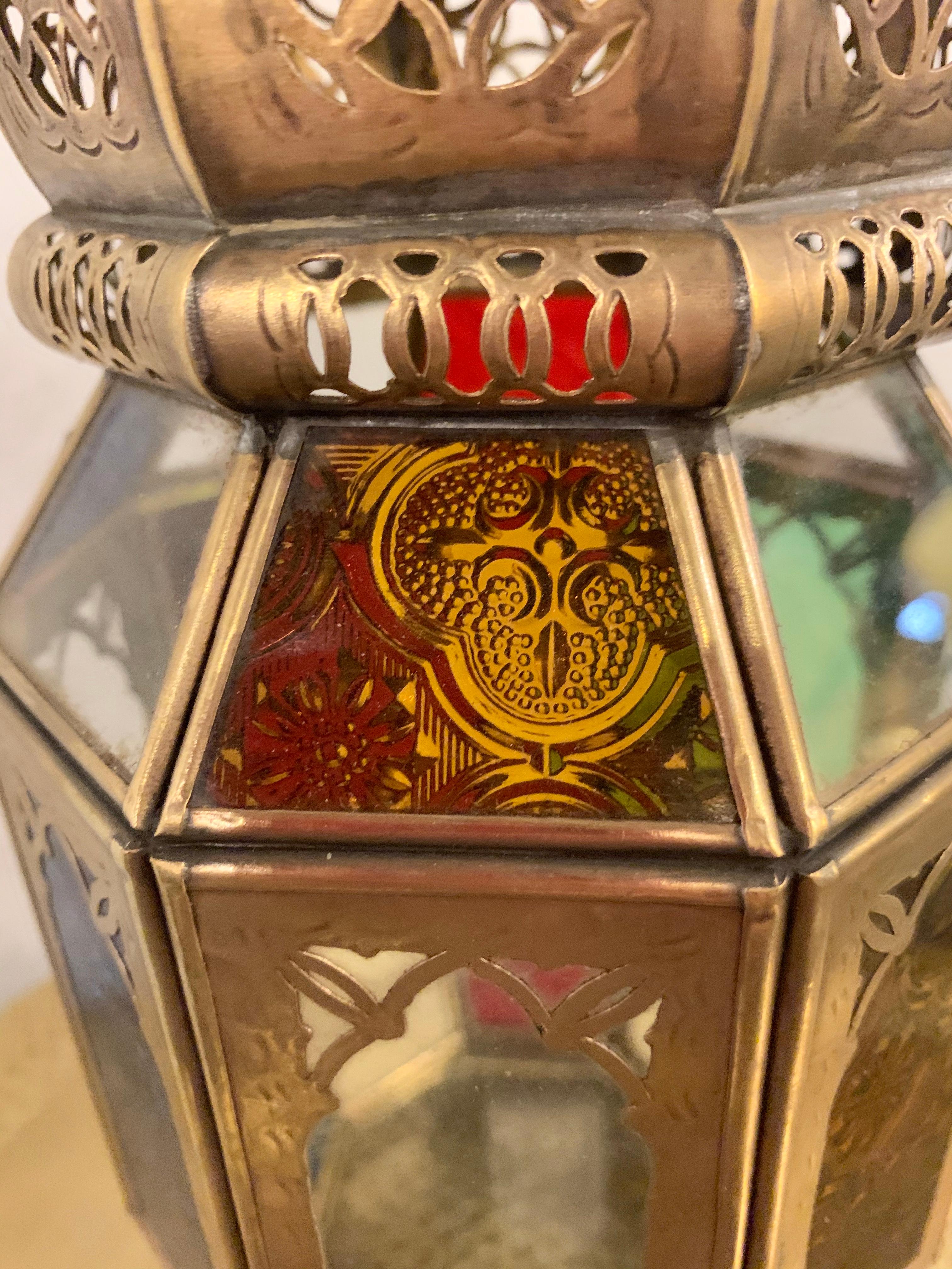 Lanterne marocaine vintage en verre multicolore, une paire Bon état - En vente à Plainview, NY