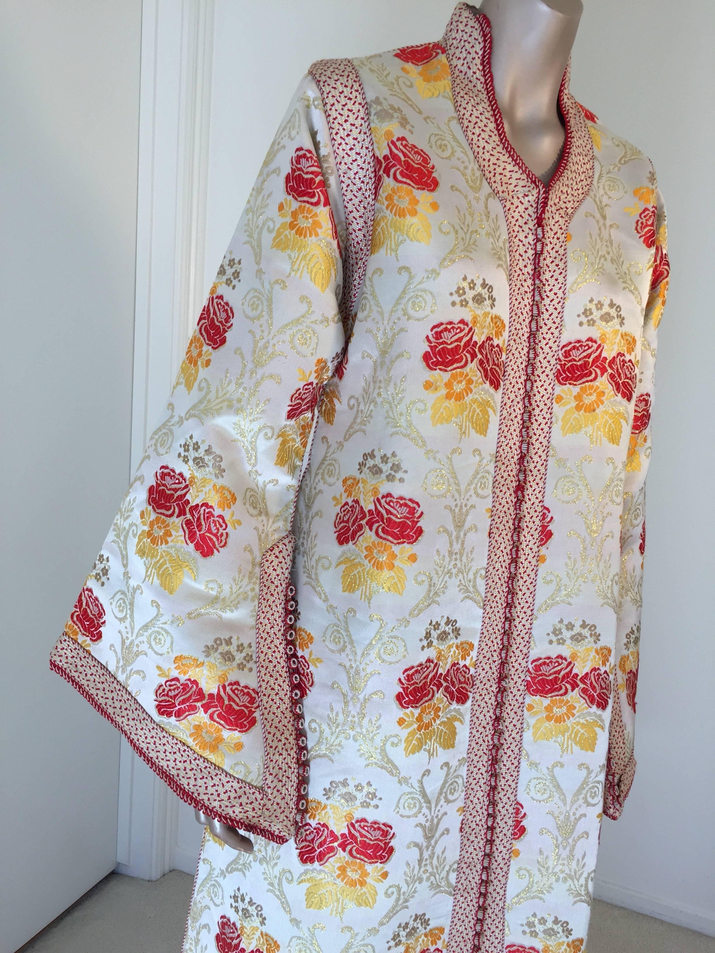 Beige Robe longue caftan marocaine caftan faite à la main au Maroc en vente