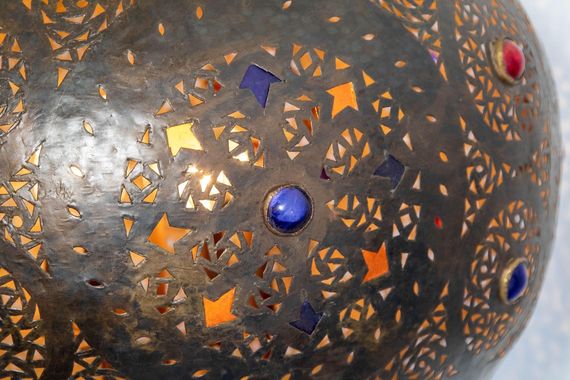 Martellato Lampadario moresco in bronzo marocchino in vendita