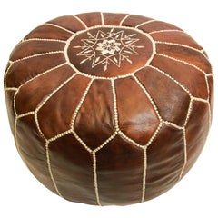 Pouf marocain en cuir brun travaillé à la main