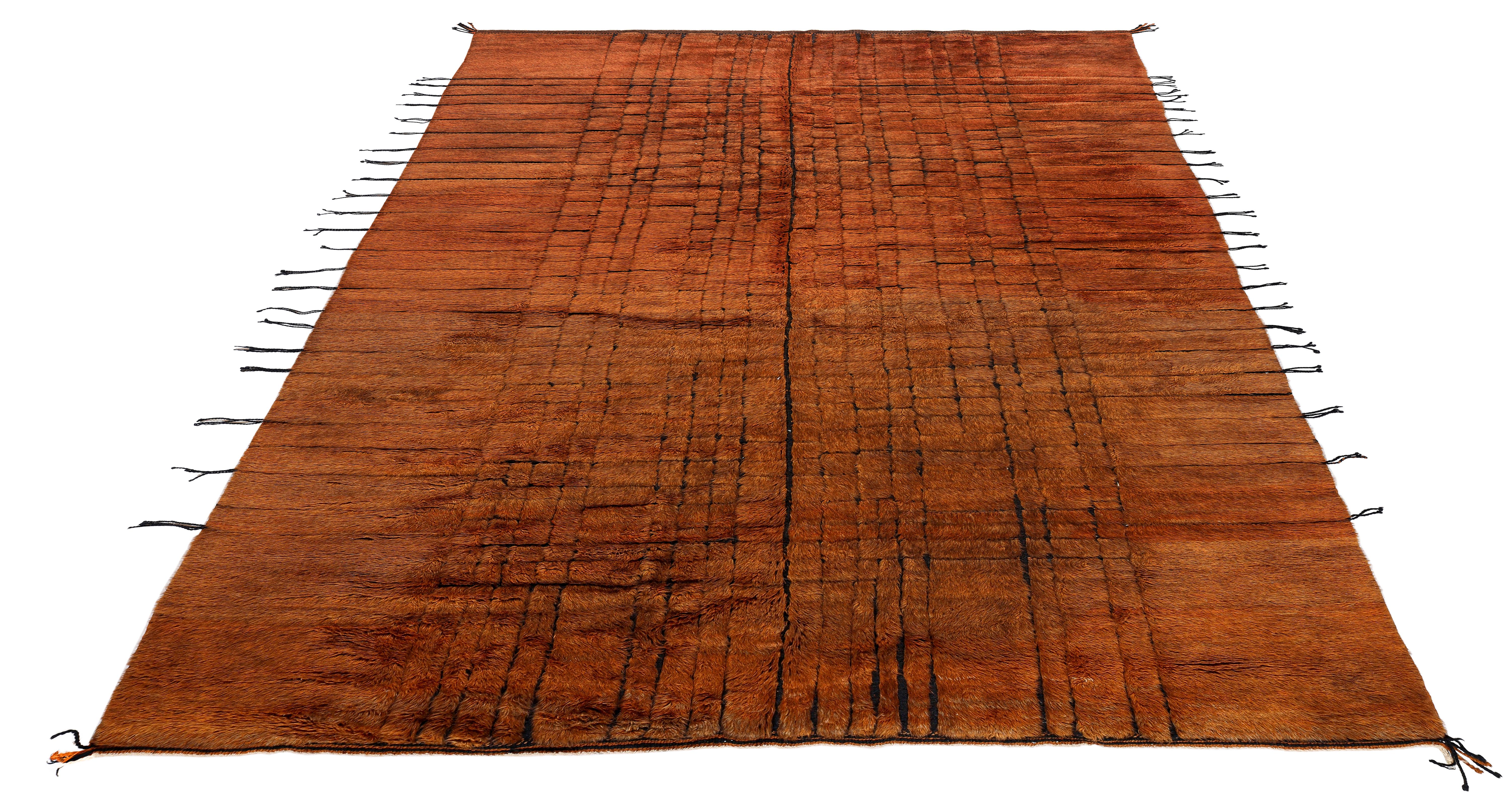 Alfombra marroquí de lana naranja quemado con sutil dibujo lineal a cuadros en Nuevo estado para la venta en New York, NY