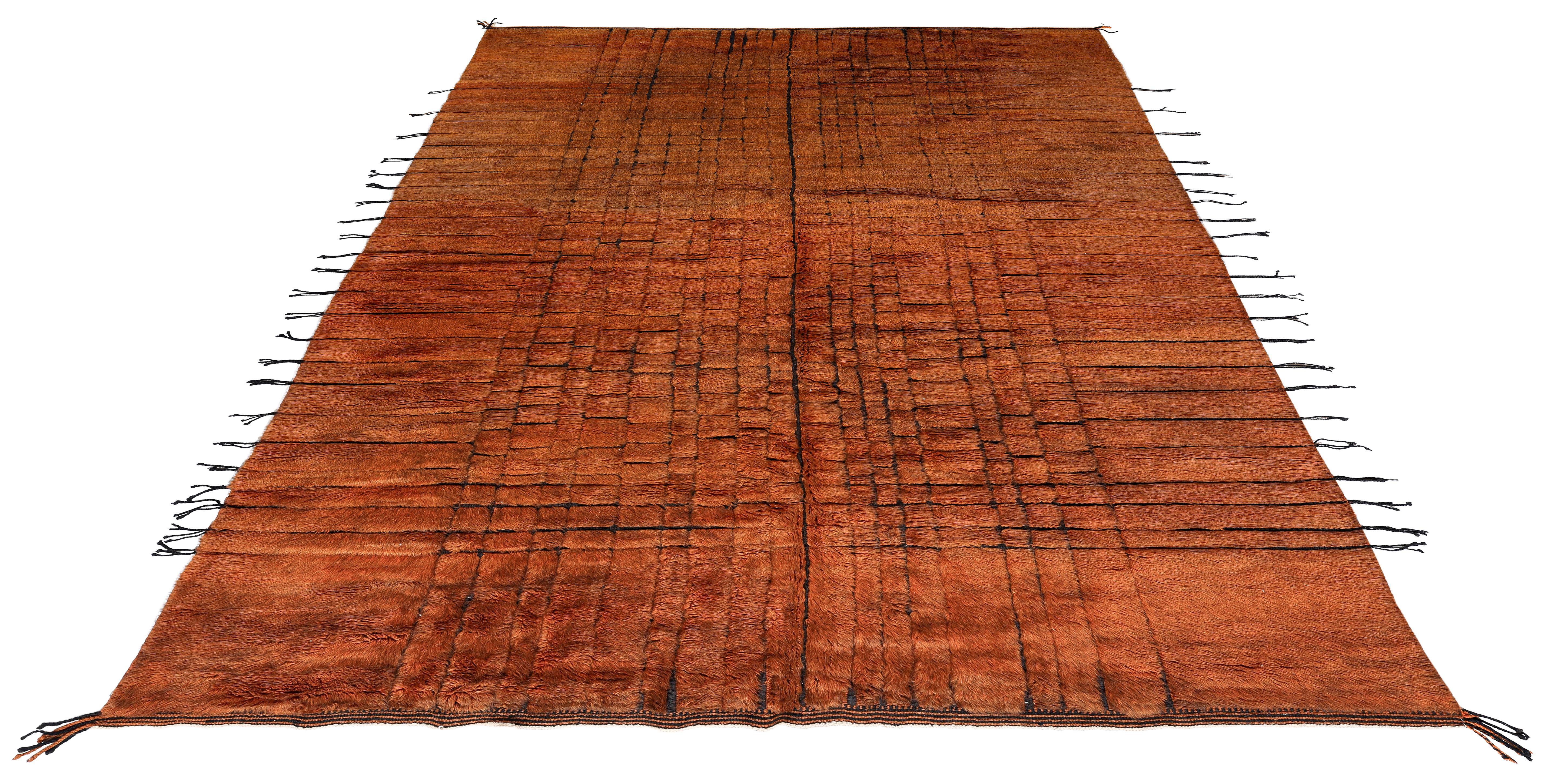 Alfombra marroquí de lana naranja quemado con sutil dibujo lineal a cuadros Siglo XXI y contemporáneo en venta