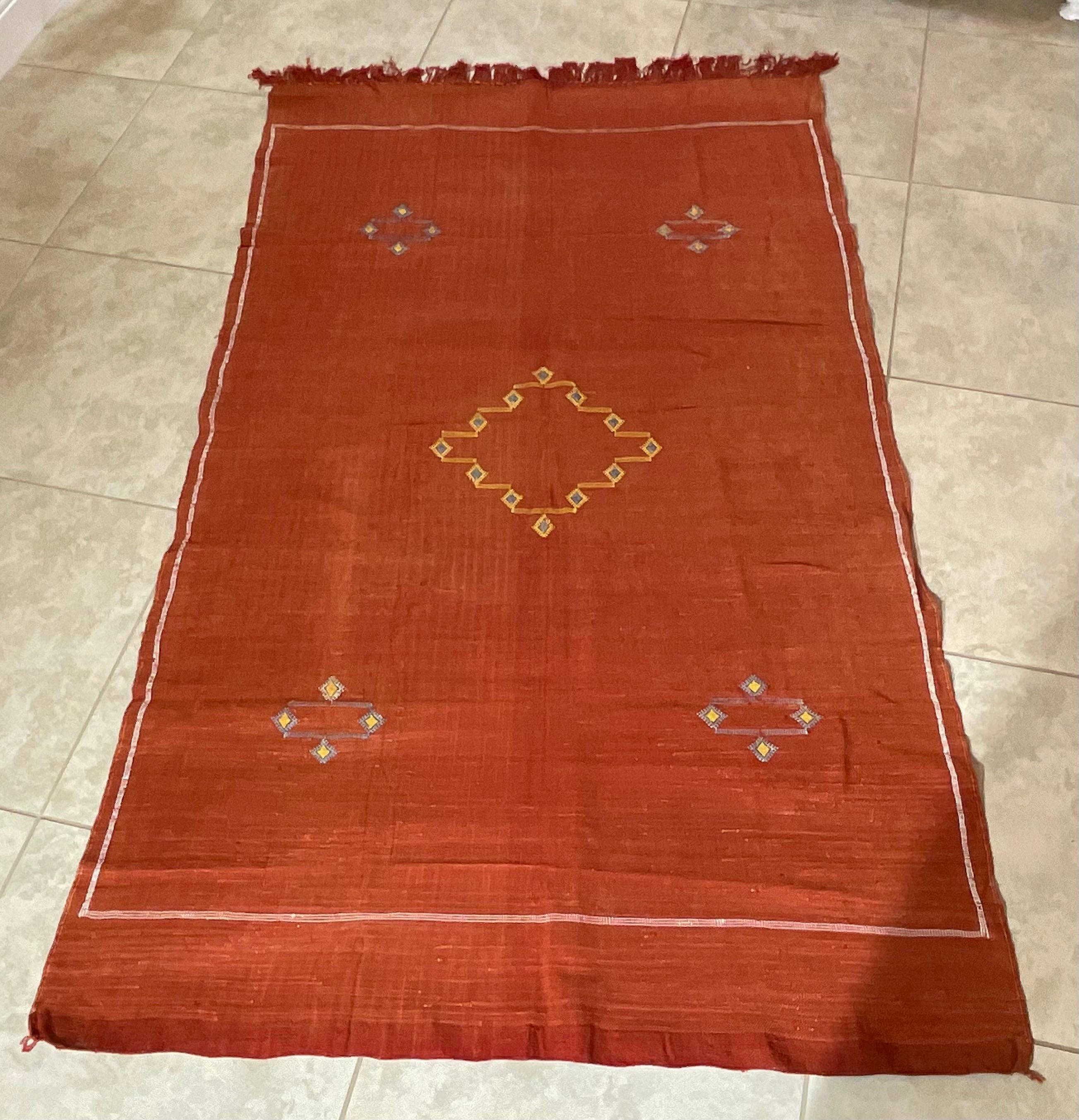Marokkanischer flachgewebter Kaktus-Seiden-Kilim-Teppich im Angebot 5